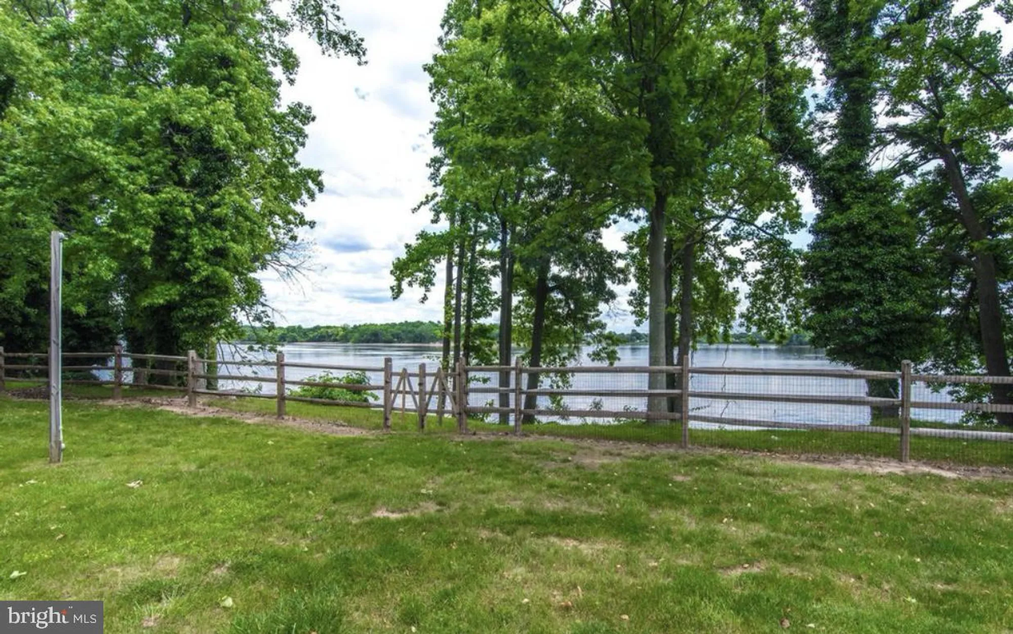 Property Slideshow image 16 of 16 | 47201 delaire landing rd 201, Philadelphia, PA, 19114