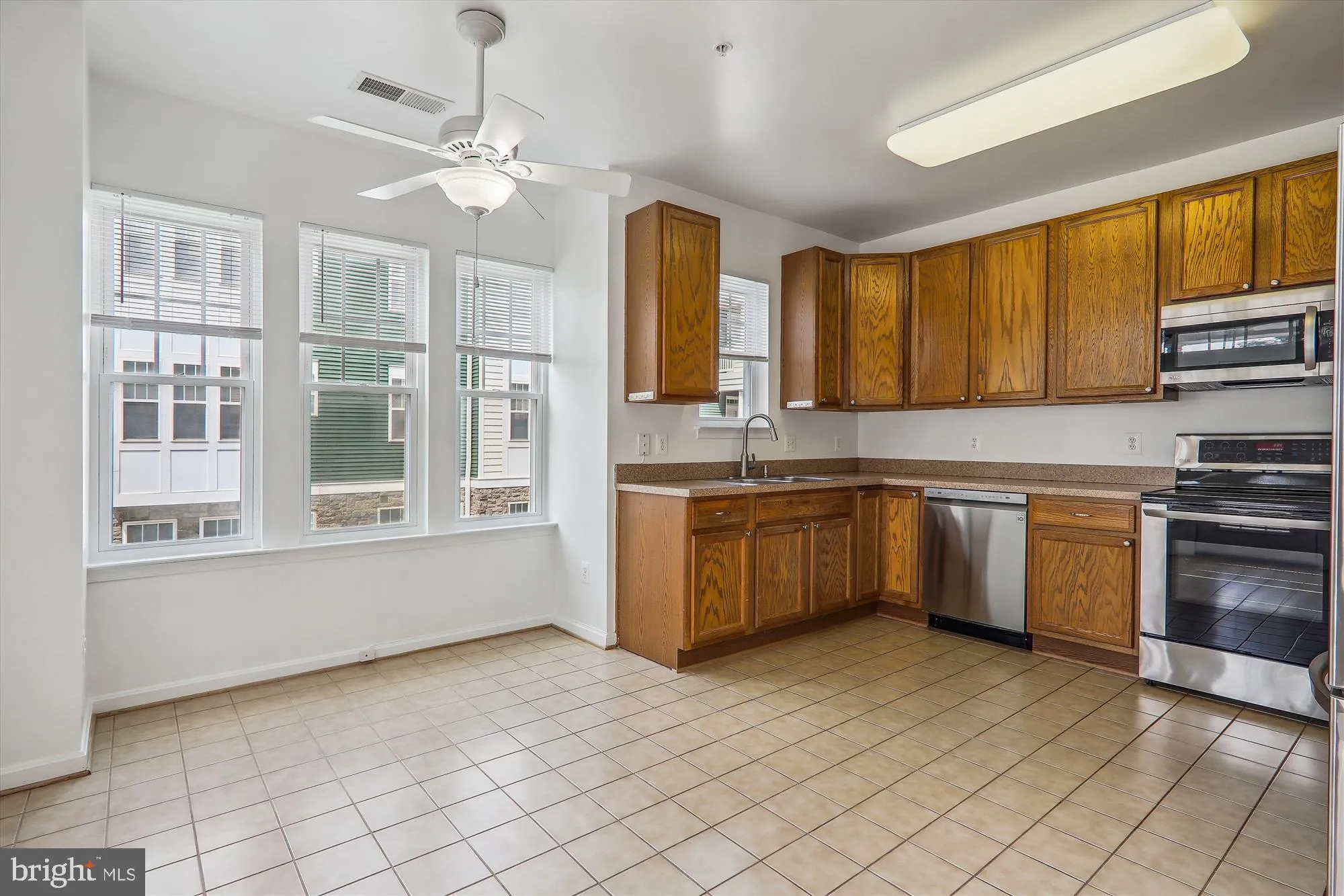 Property Slideshow image 3 of 54 | 13851 belle chasse blvd unit 213, Laurel, MD, 20707