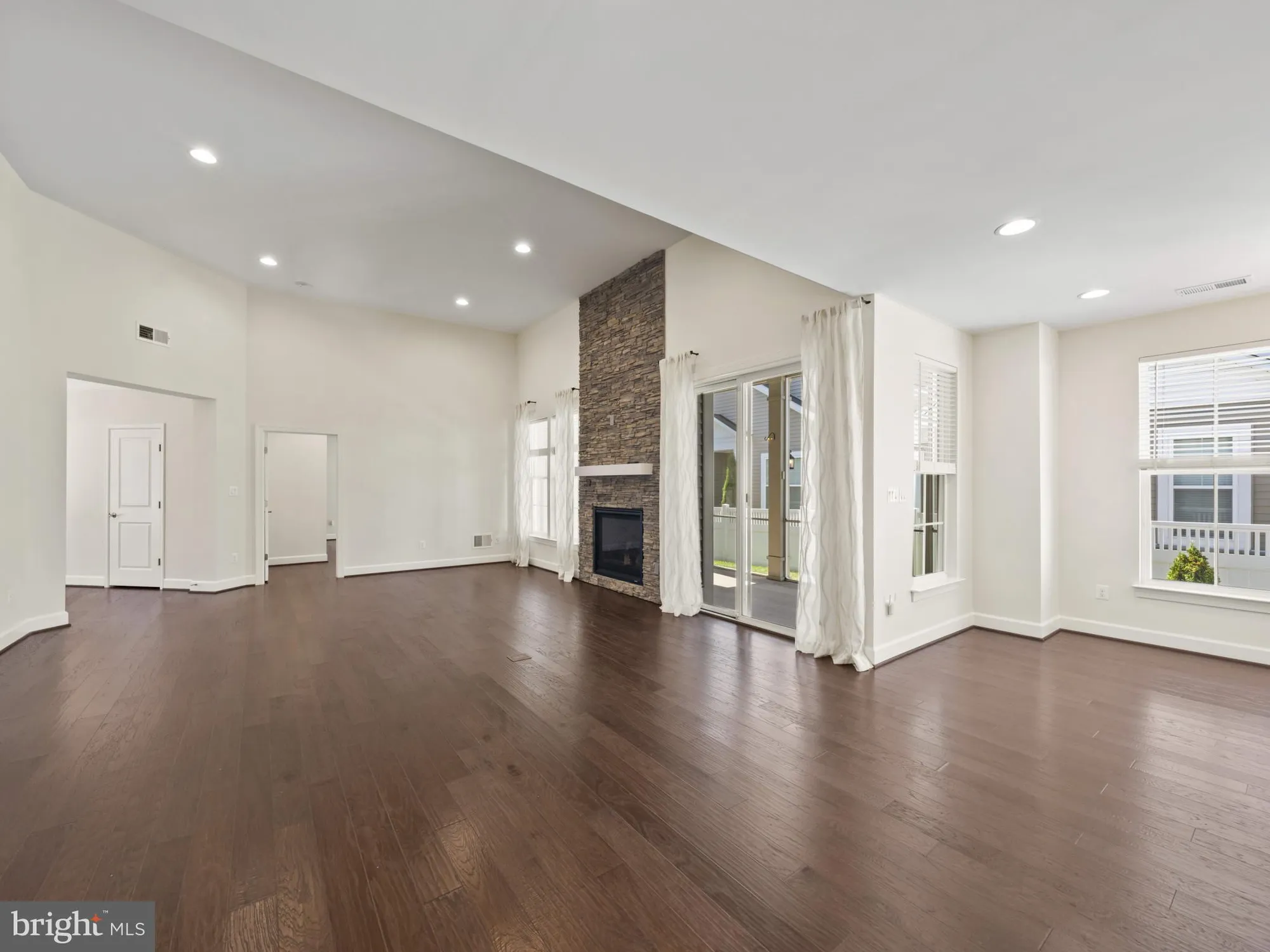 Property Slideshow image 17 of 41 | 42729 autumn day ter, Ashburn, VA, 20148