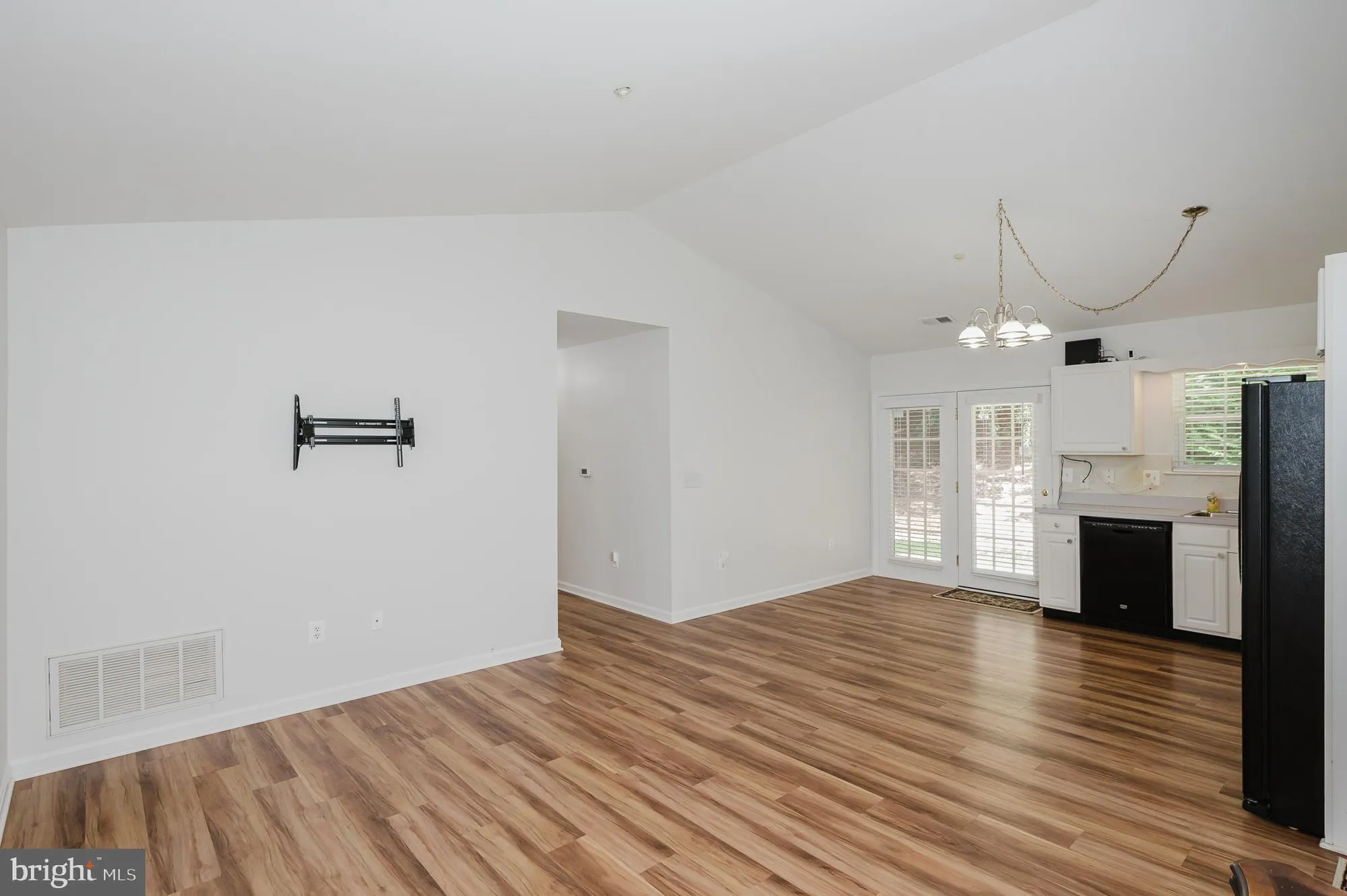 Property Slideshow image 11 of 33 | 2016 rudy serra dr c, Sykesville, MD, 21784