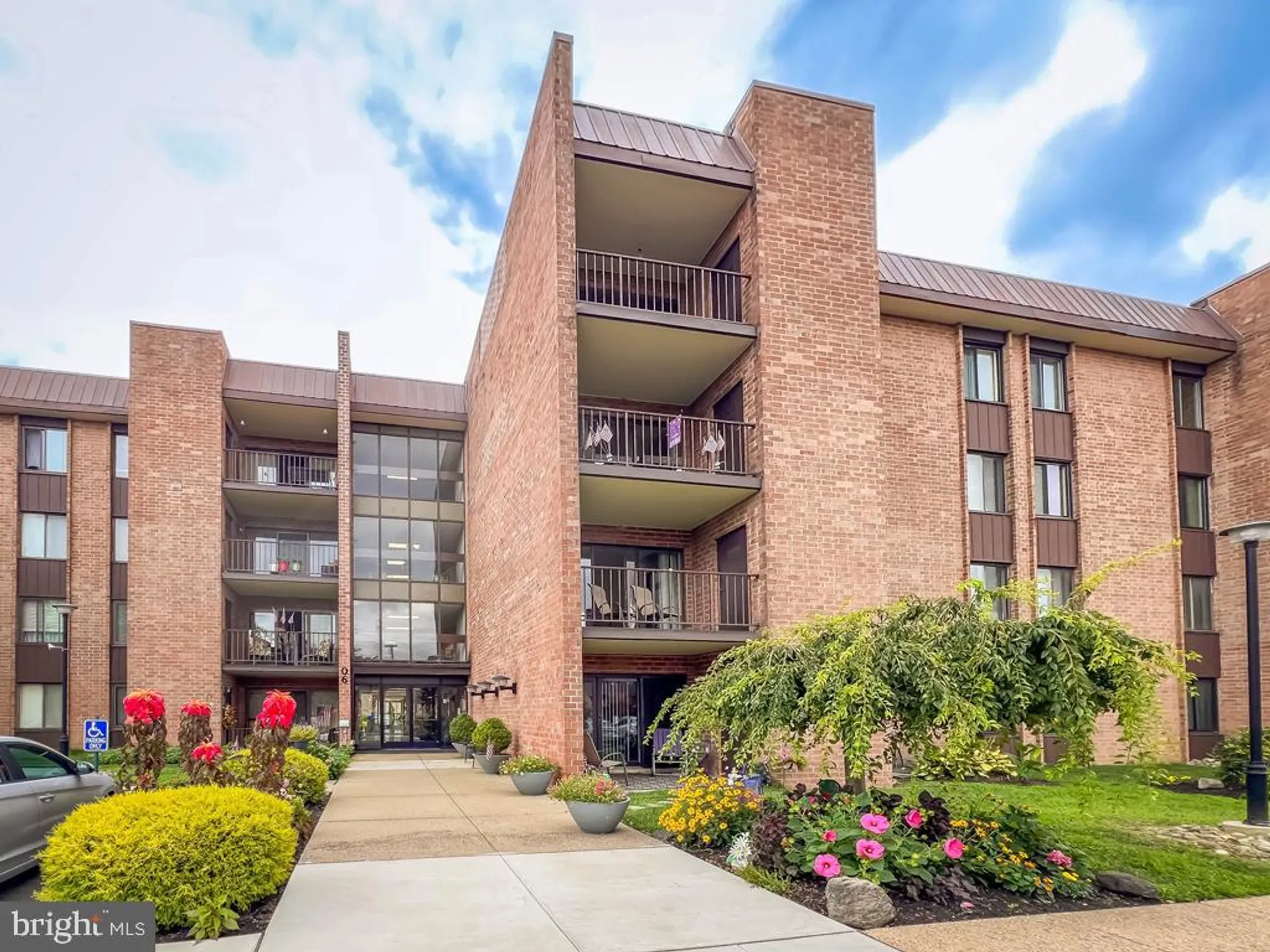 Property Slideshow image 5 of 41 | 6311 delaire landing rd 311, Philadelphia, PA, 19114
