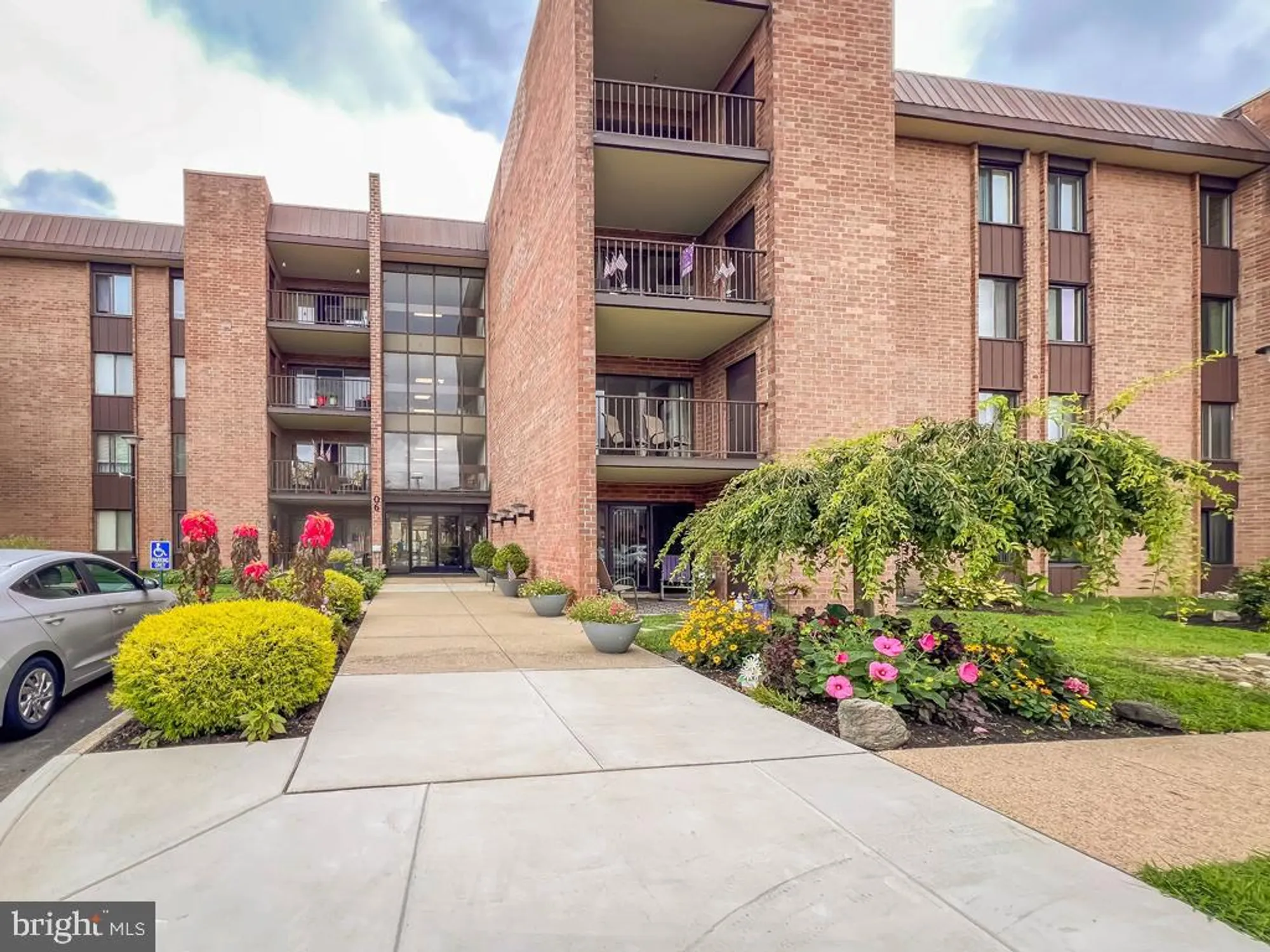 Property Slideshow image 6 of 41 | 6311 delaire landing rd 311, Philadelphia, PA, 19114