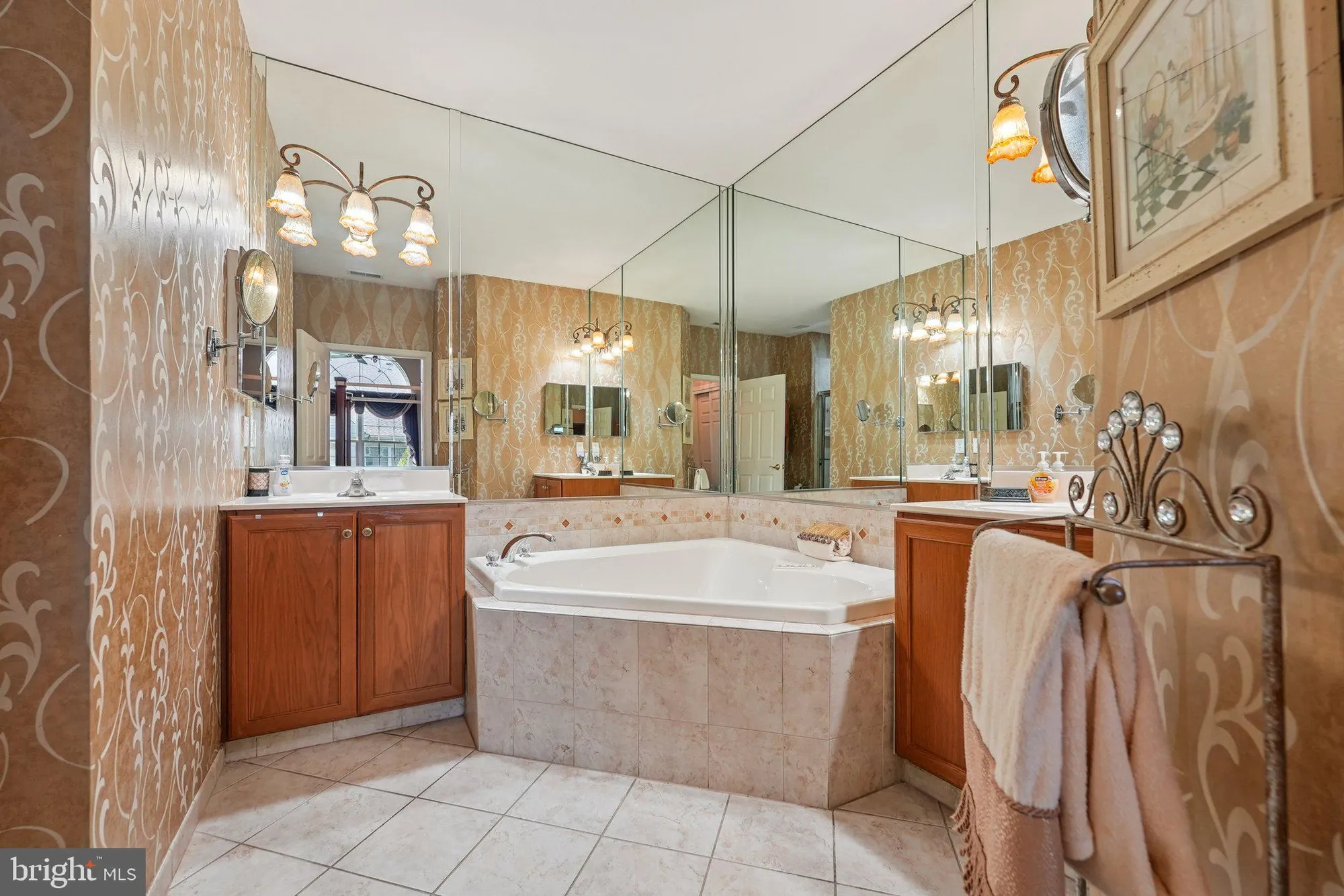 Property Slideshow image 19 of 41 | 64 villa dr 206, Warminster, PA, 18974