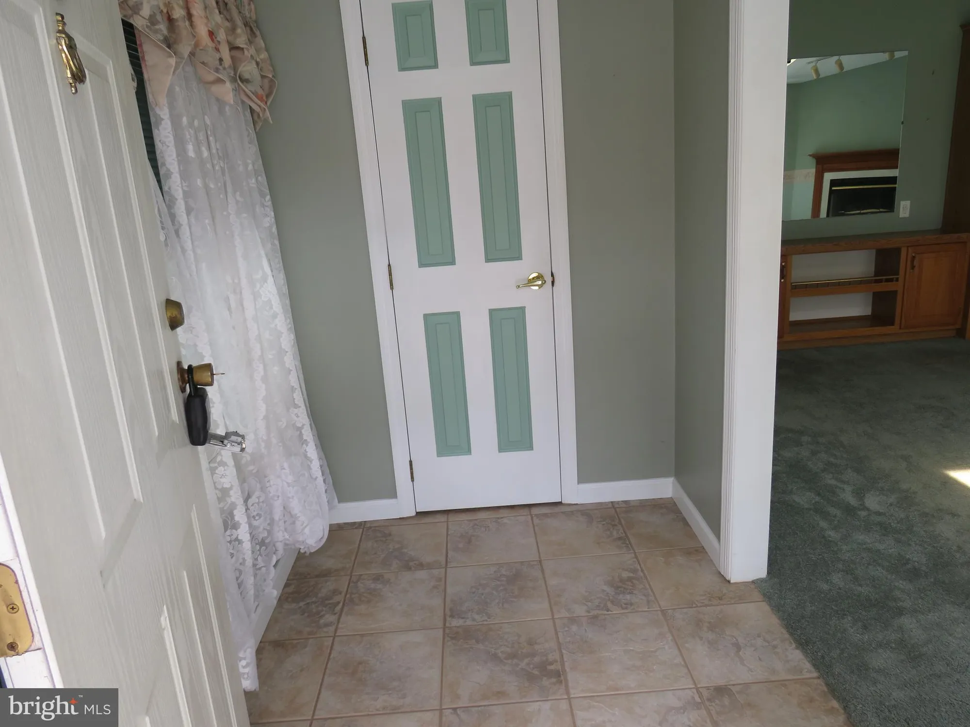 Property Slideshow image 10 of 40 | 377 spring meadow cir, New Hope, PA, 18938