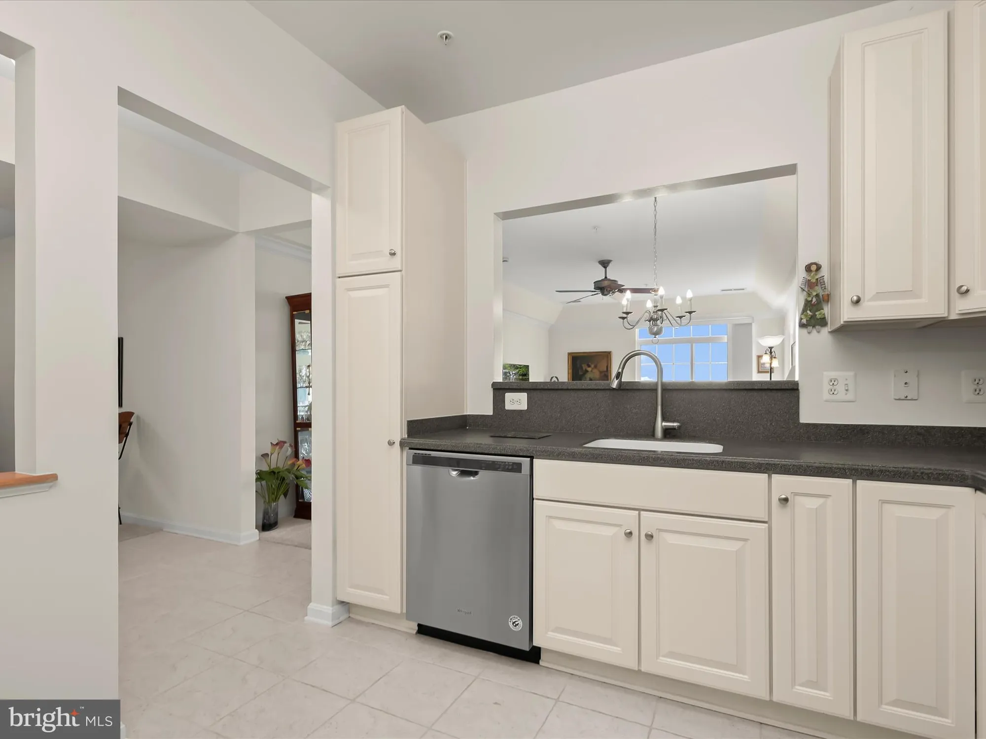 Property Slideshow image 8 of 40 | 7325 brookview rd 305, Elkridge, MD, 21075