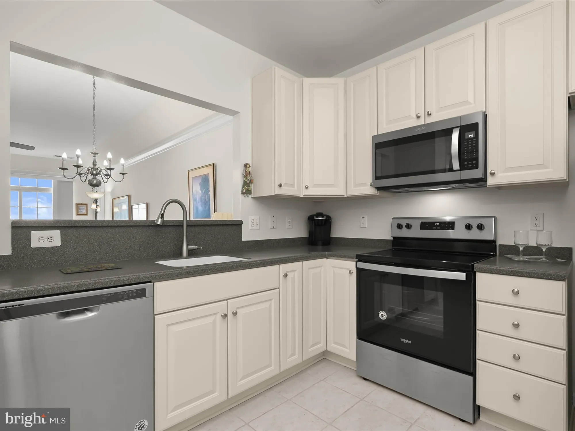 Property Slideshow image 5 of 40 | 7325 brookview rd 305, Elkridge, MD, 21075