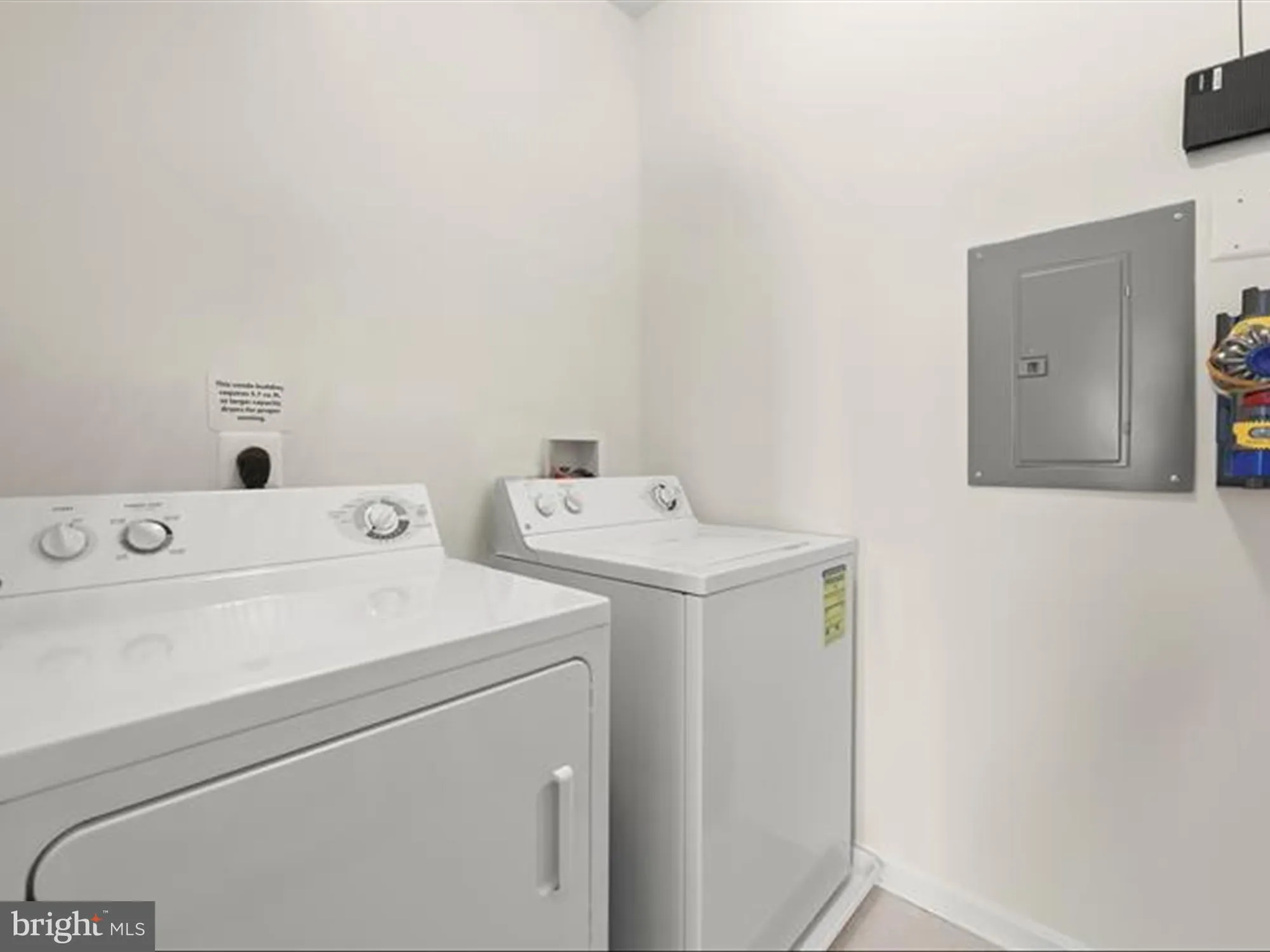 Property Slideshow image 32 of 40 | 7325 brookview rd 305, Elkridge, MD, 21075