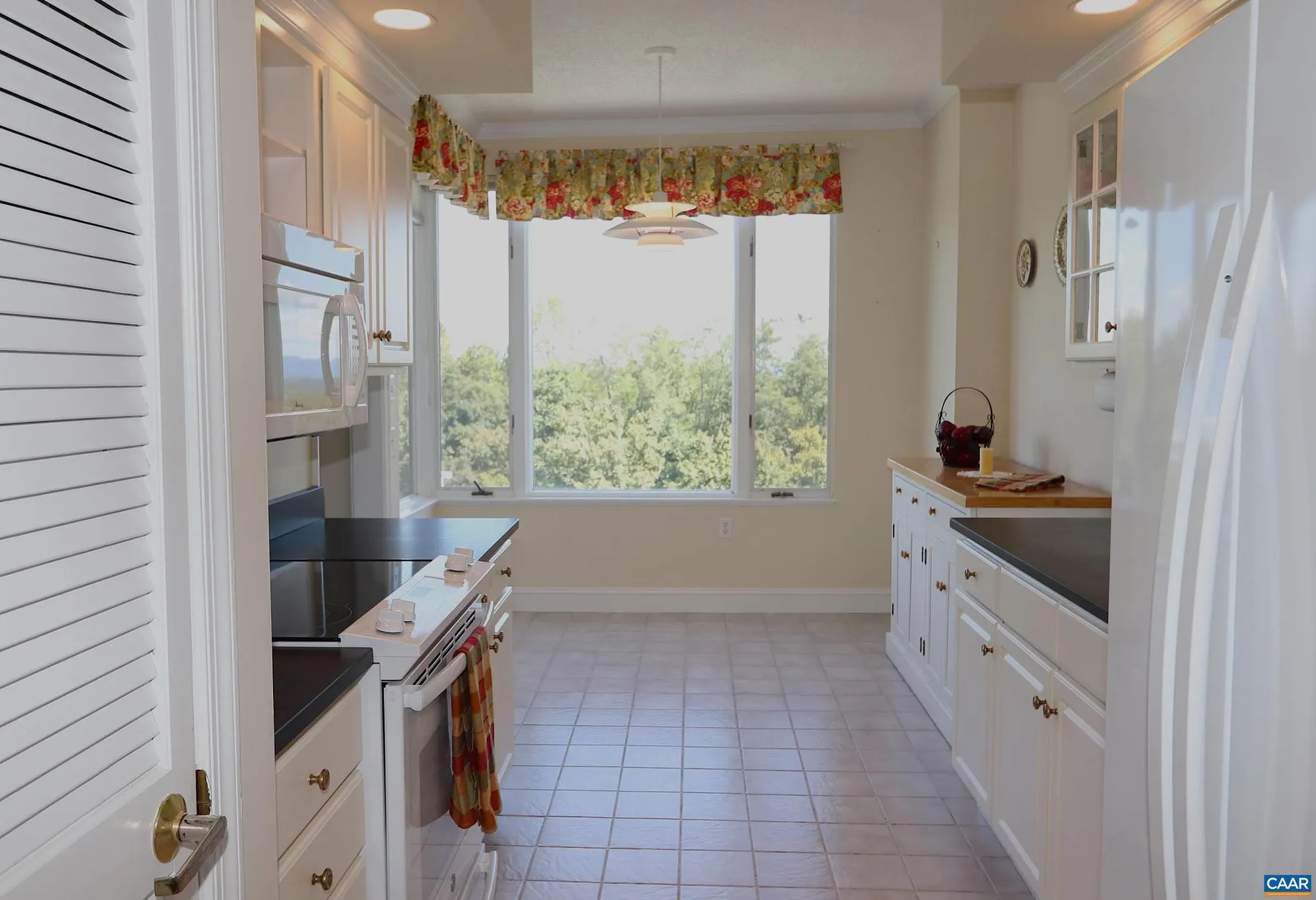 Property Slideshow image 10 of 38 | 500 crestwood dr 2306, Charlottesville, VA, 22903