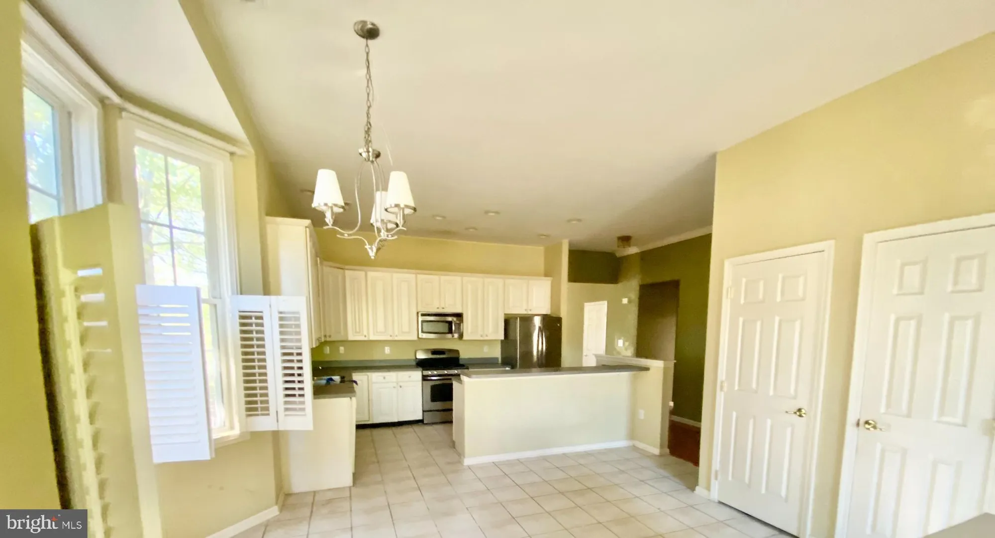 Property Slideshow image 5 of 19 | 86 labaw dr, Cranbury, NJ, 08512