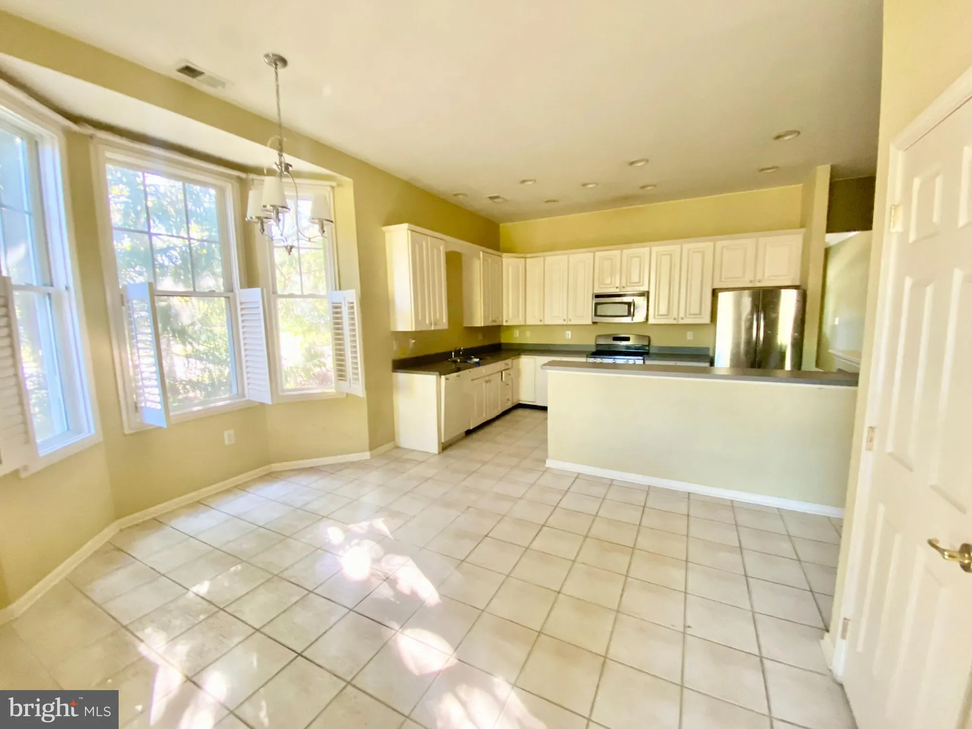 Property Slideshow image 7 of 19 | 86 labaw dr, Cranbury, NJ, 08512