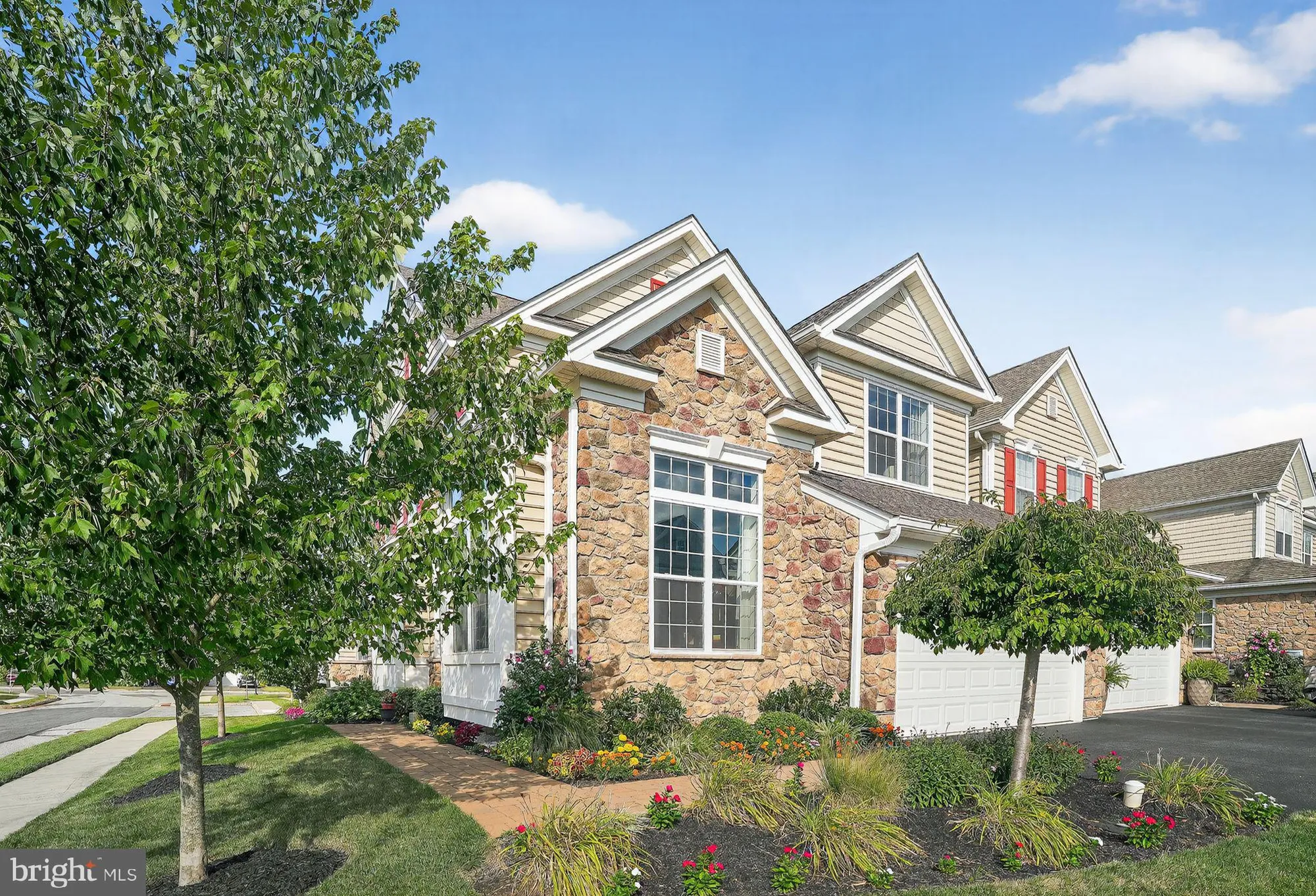 Property Slideshow image 4 of 54 | 366 joshua tree dr, Collegeville, PA, 19426