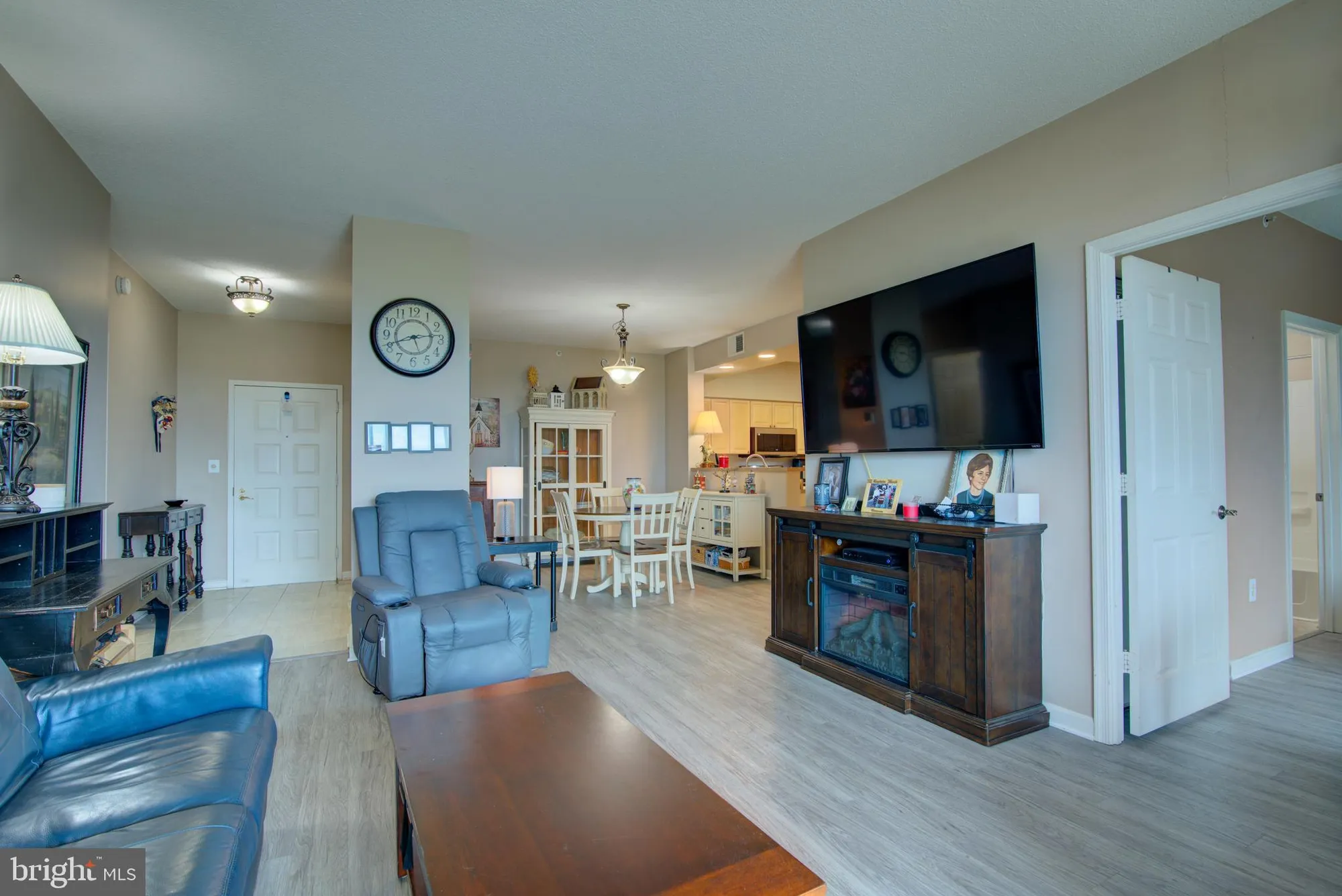Property Slideshow image 23 of 60 | 19365 cypress ridge ter unit 1102, Leesburg, VA, 20176