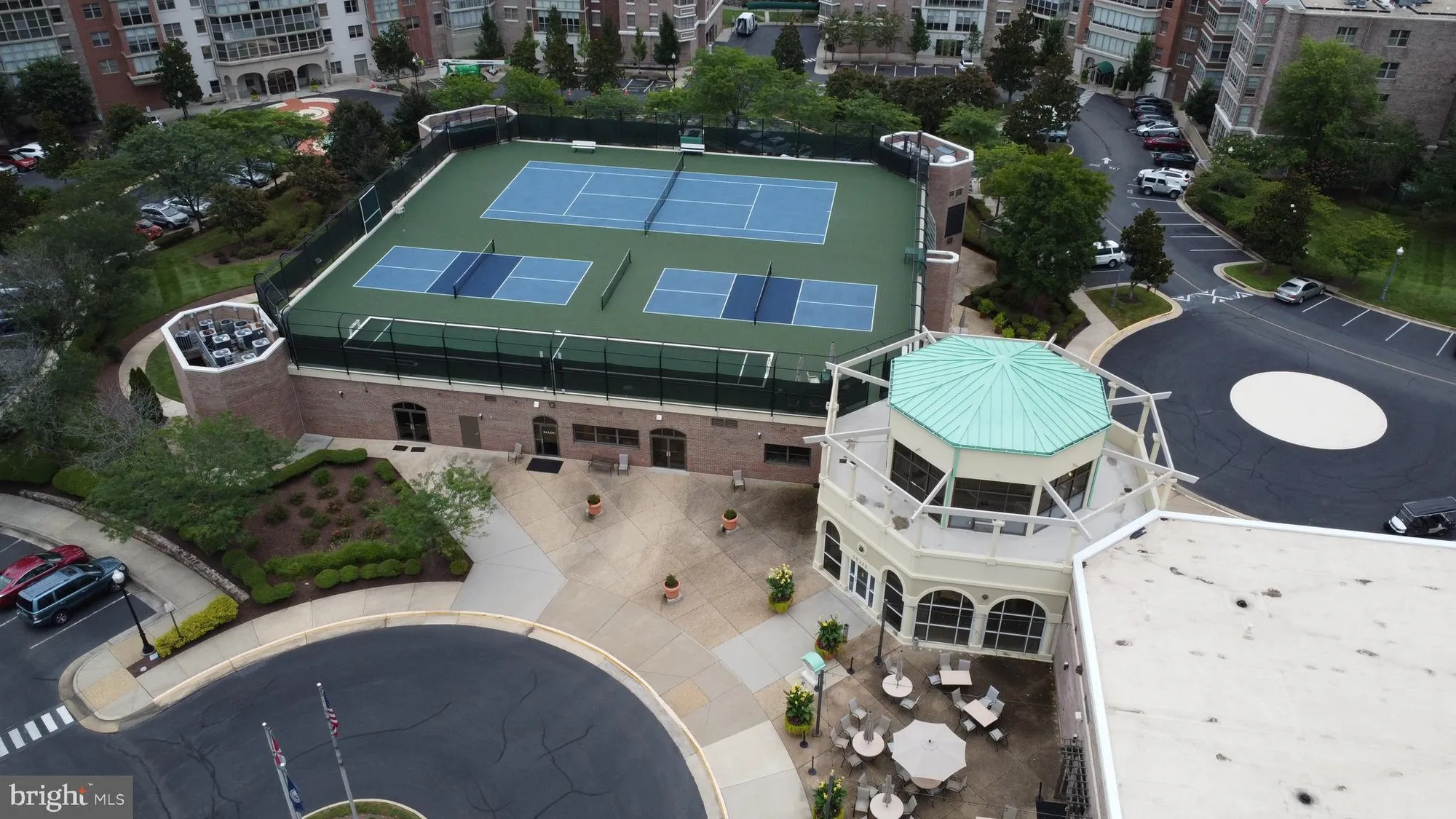 Property Slideshow image 9 of 60 | 19365 cypress ridge ter unit 1102, Leesburg, VA, 20176