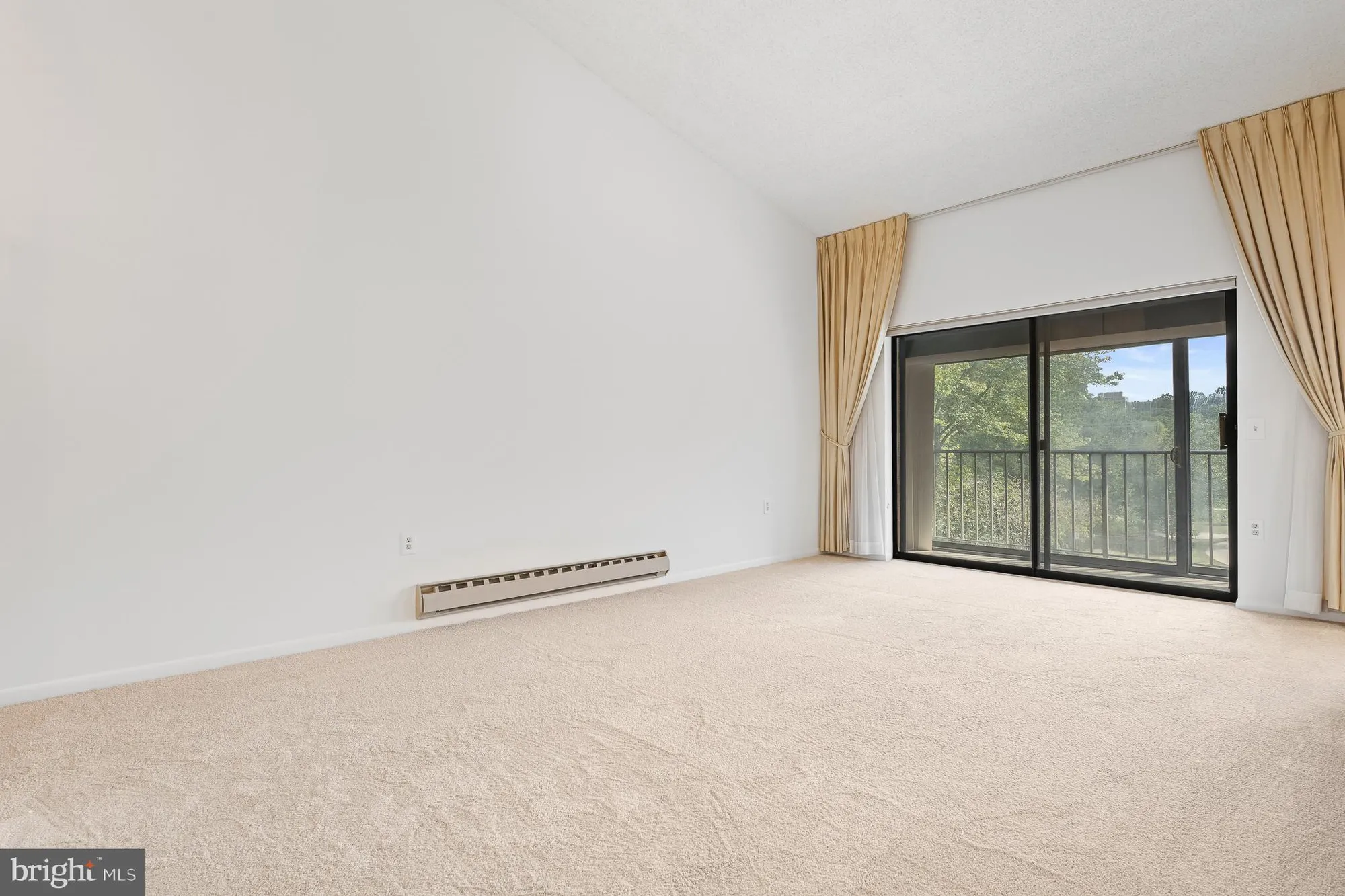 Property Slideshow image 7 of 44 | 15301 pine orchard dr 86-3e, Silver Spring, MD, 20906