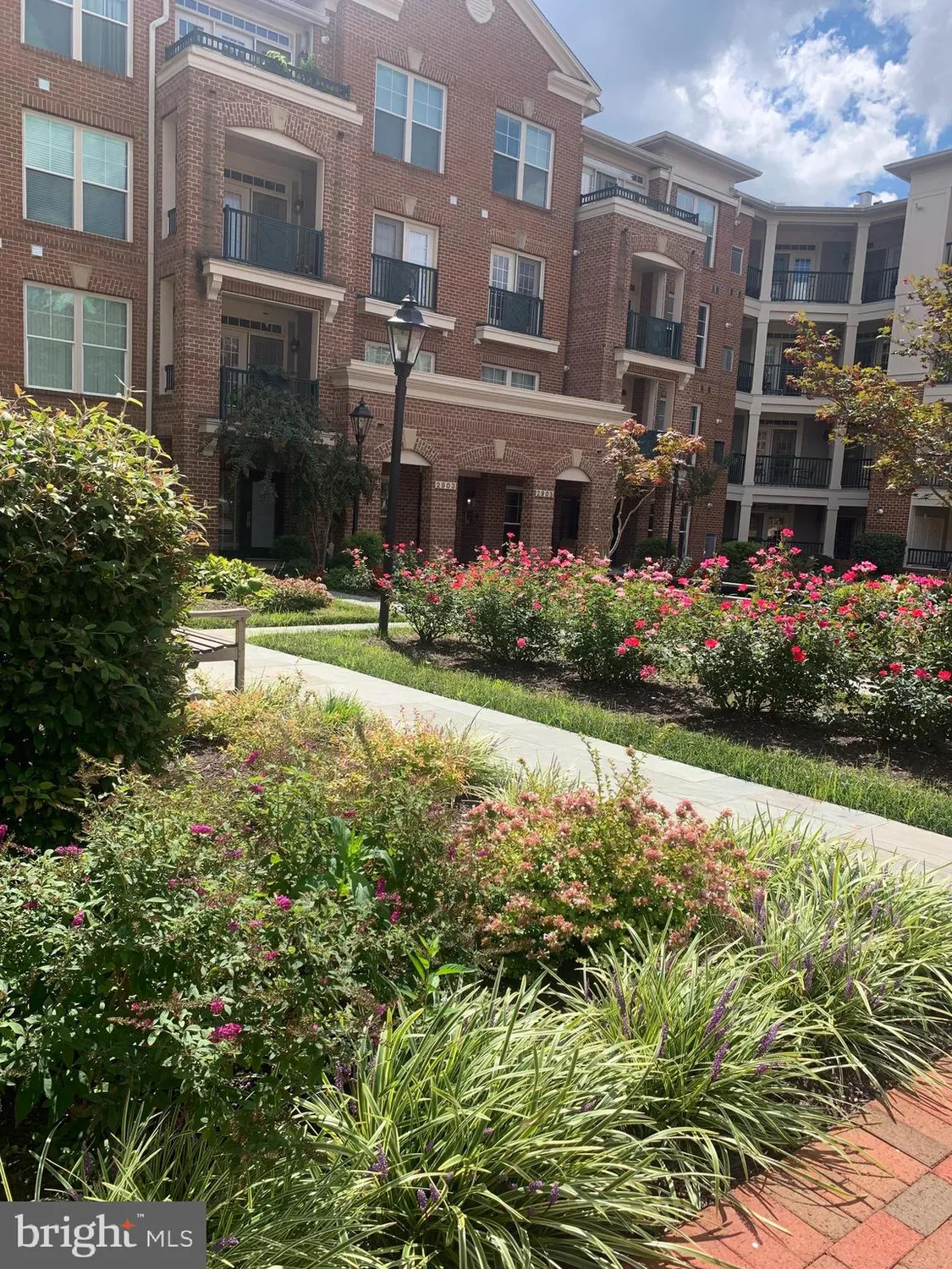 Property Slideshow image 4 of 24 | 2903 saintsbury plz 310, Fairfax, VA, 22031