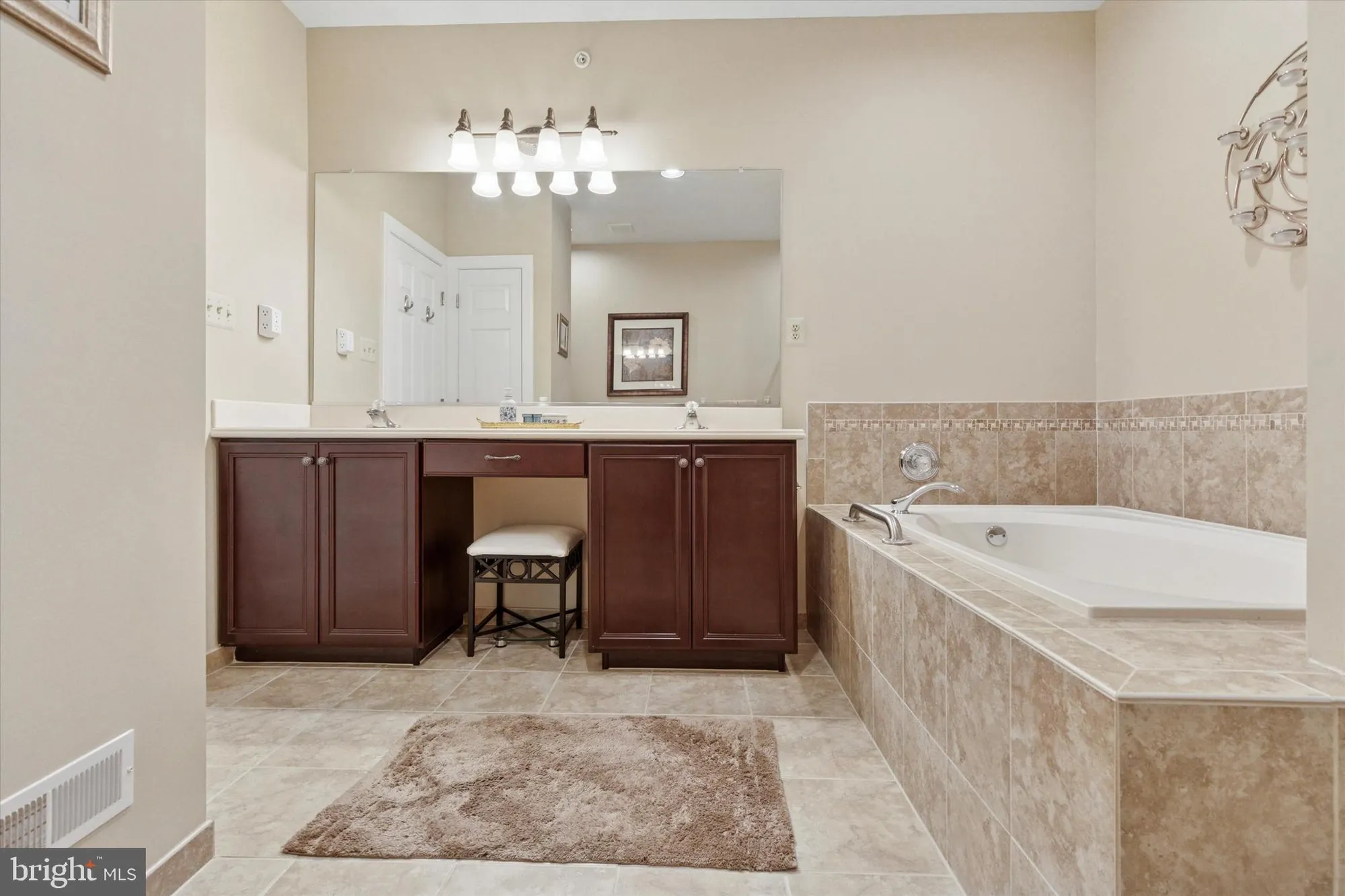 Property Slideshow image 26 of 55 | 107 caspian ln, Norristown, PA, 19403