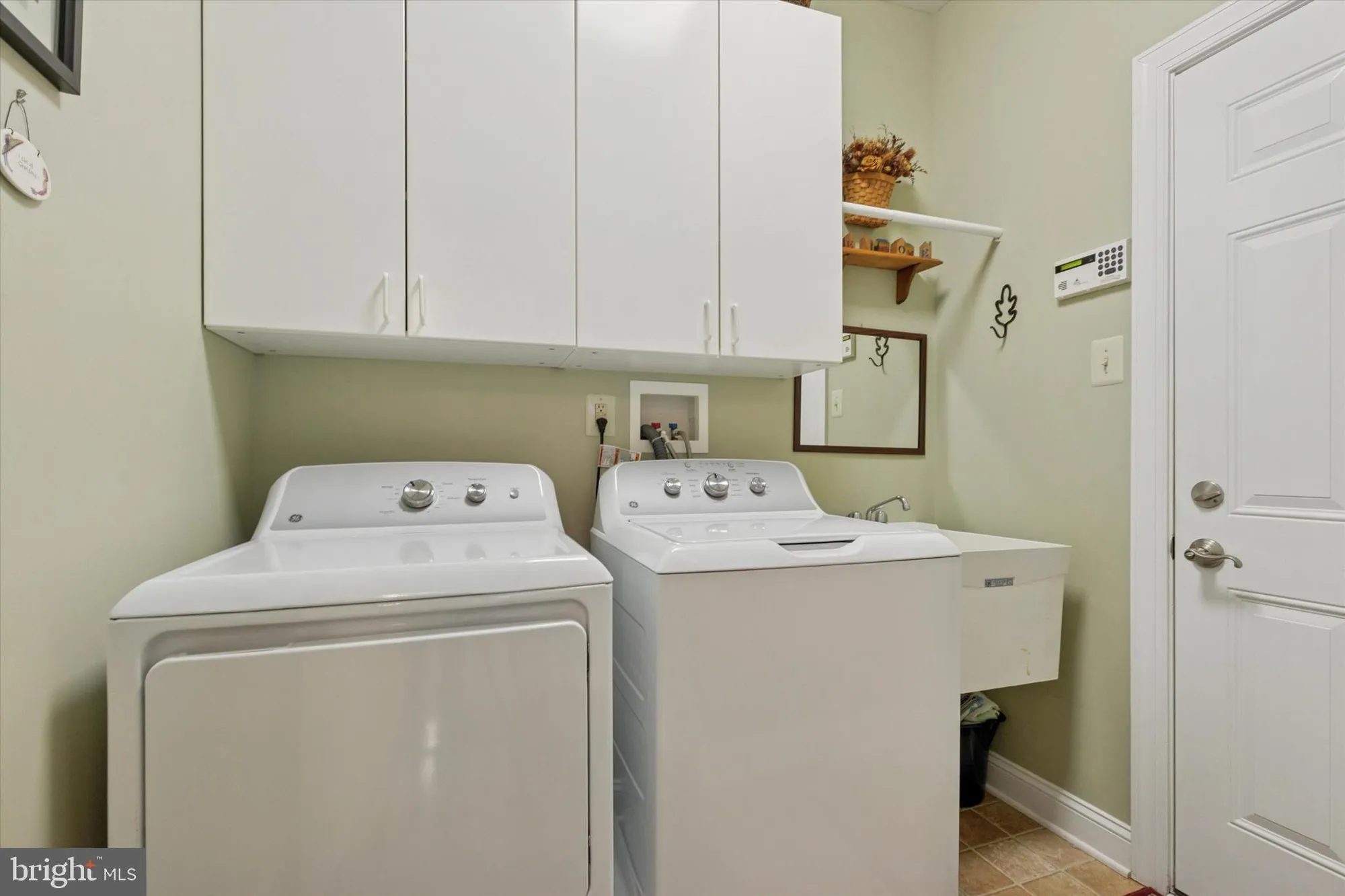 Property Slideshow image 45 of 55 | 107 caspian ln, Norristown, PA, 19403