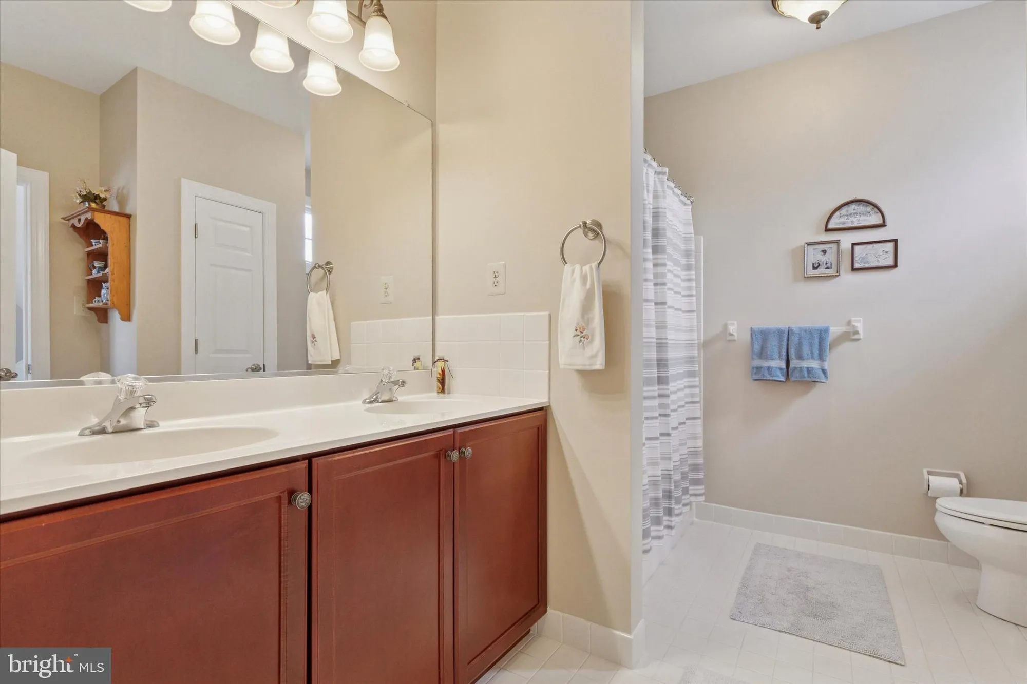 Property Slideshow image 37 of 55 | 107 caspian ln, Norristown, PA, 19403