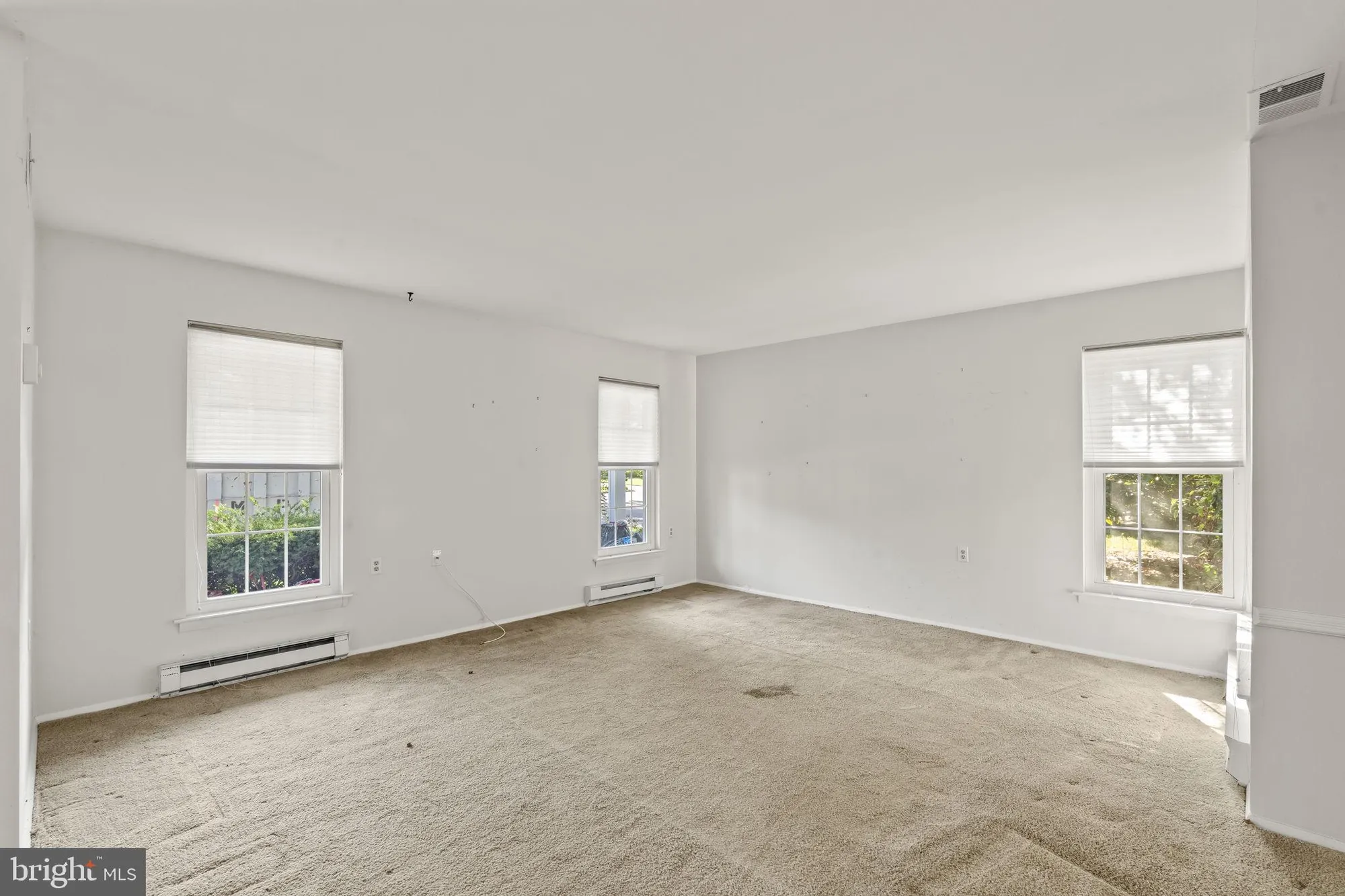 Property Slideshow image 5 of 30 | 33 dunstable rd, Southampton, NJ, 08088