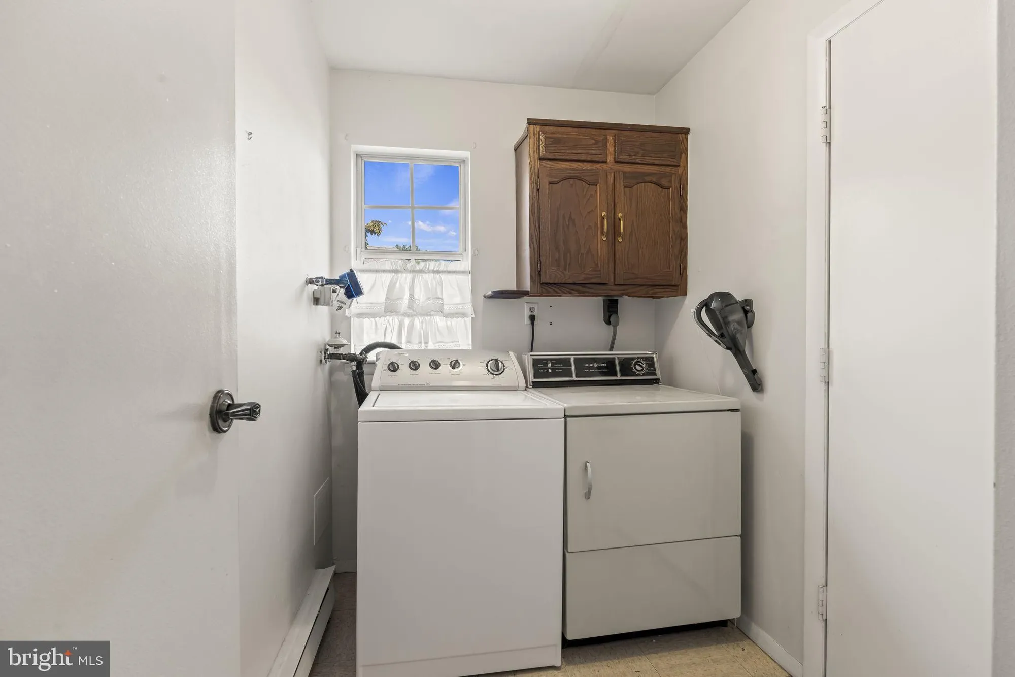 Property Slideshow image 10 of 30 | 33 dunstable rd, Southampton, NJ, 08088