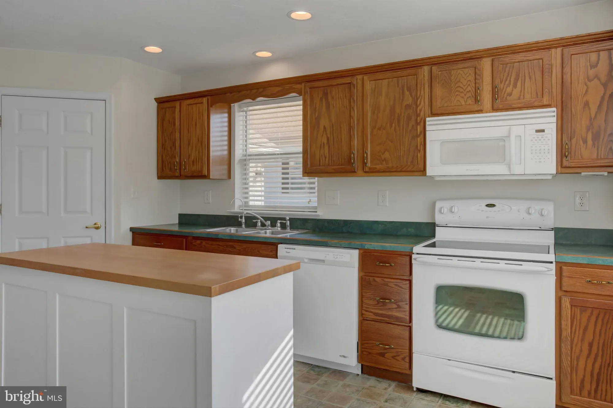 Property Slideshow image 21 of 52 | 81 lantern ln, Shippensburg, PA, 17257