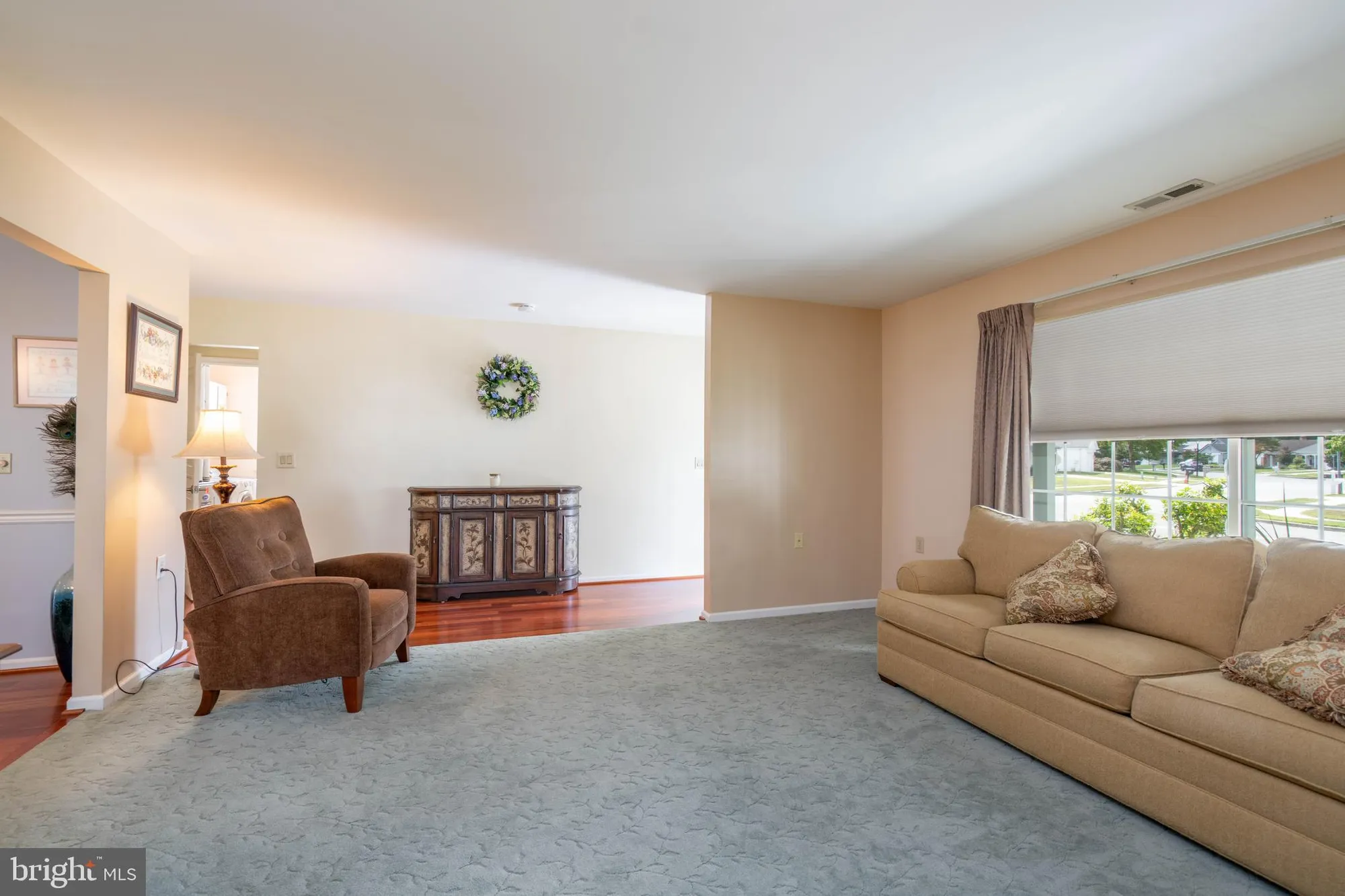 Property Slideshow image 5 of 23 | 985 westminster dr, Southampton, NJ, 08088