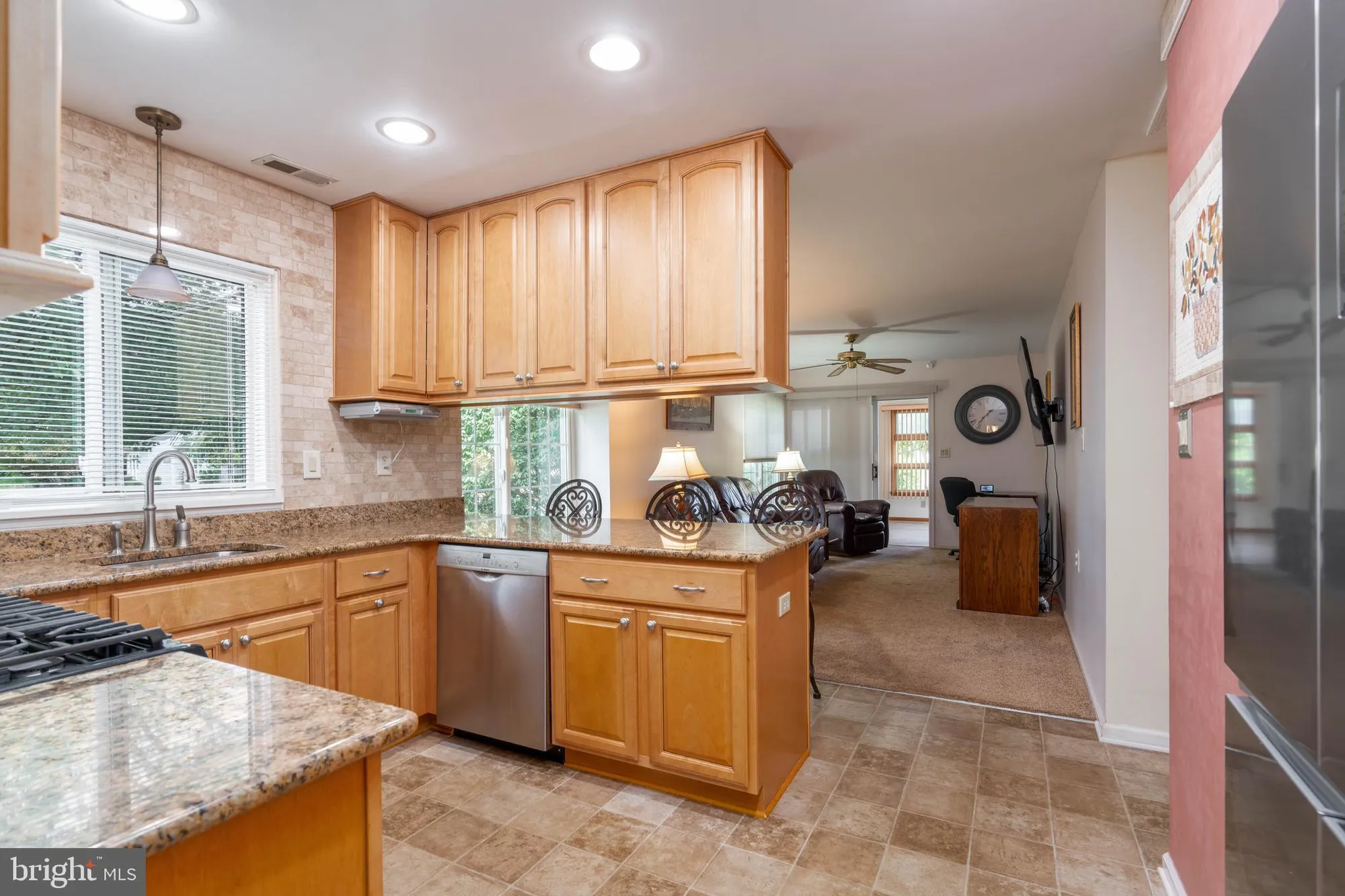 Property Slideshow image 10 of 23 | 985 westminster dr, Southampton, NJ, 08088