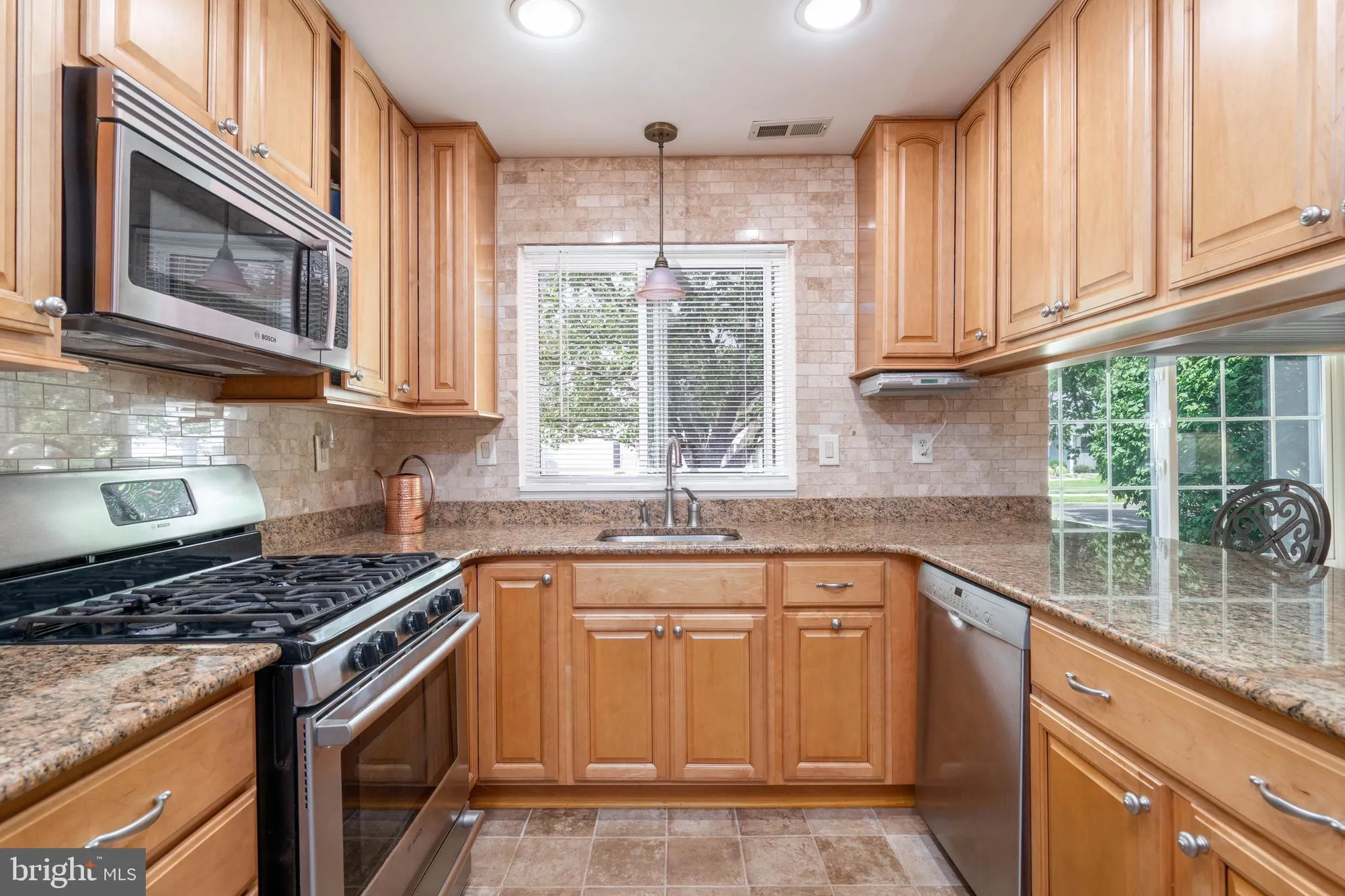 Property Slideshow image 7 of 23 | 985 westminster dr, Southampton, NJ, 08088