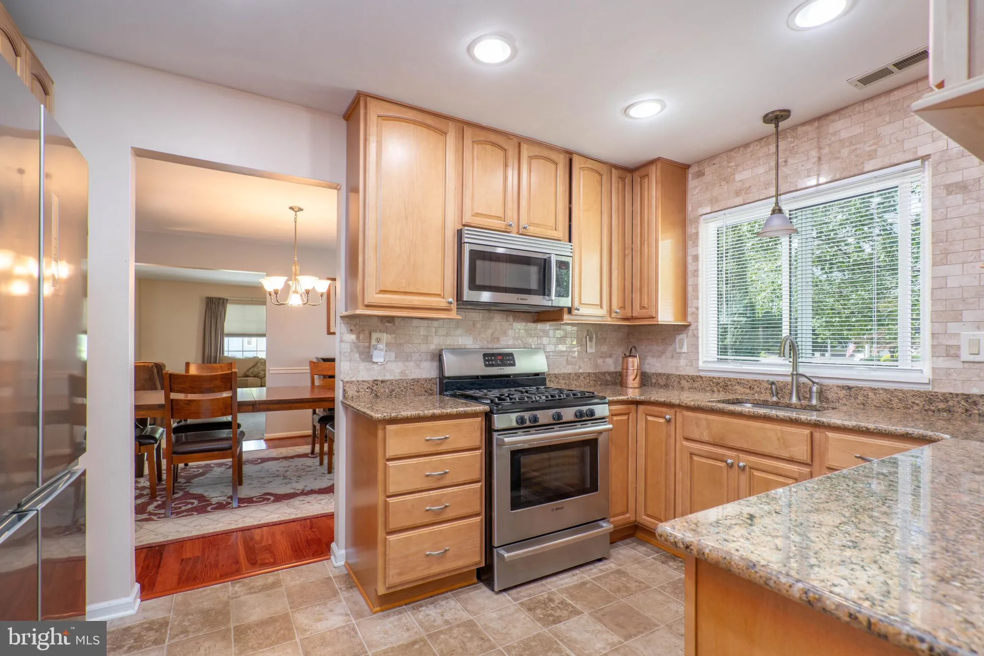 Property Slideshow image 8 of 23 | 985 westminster dr, Southampton, NJ, 08088