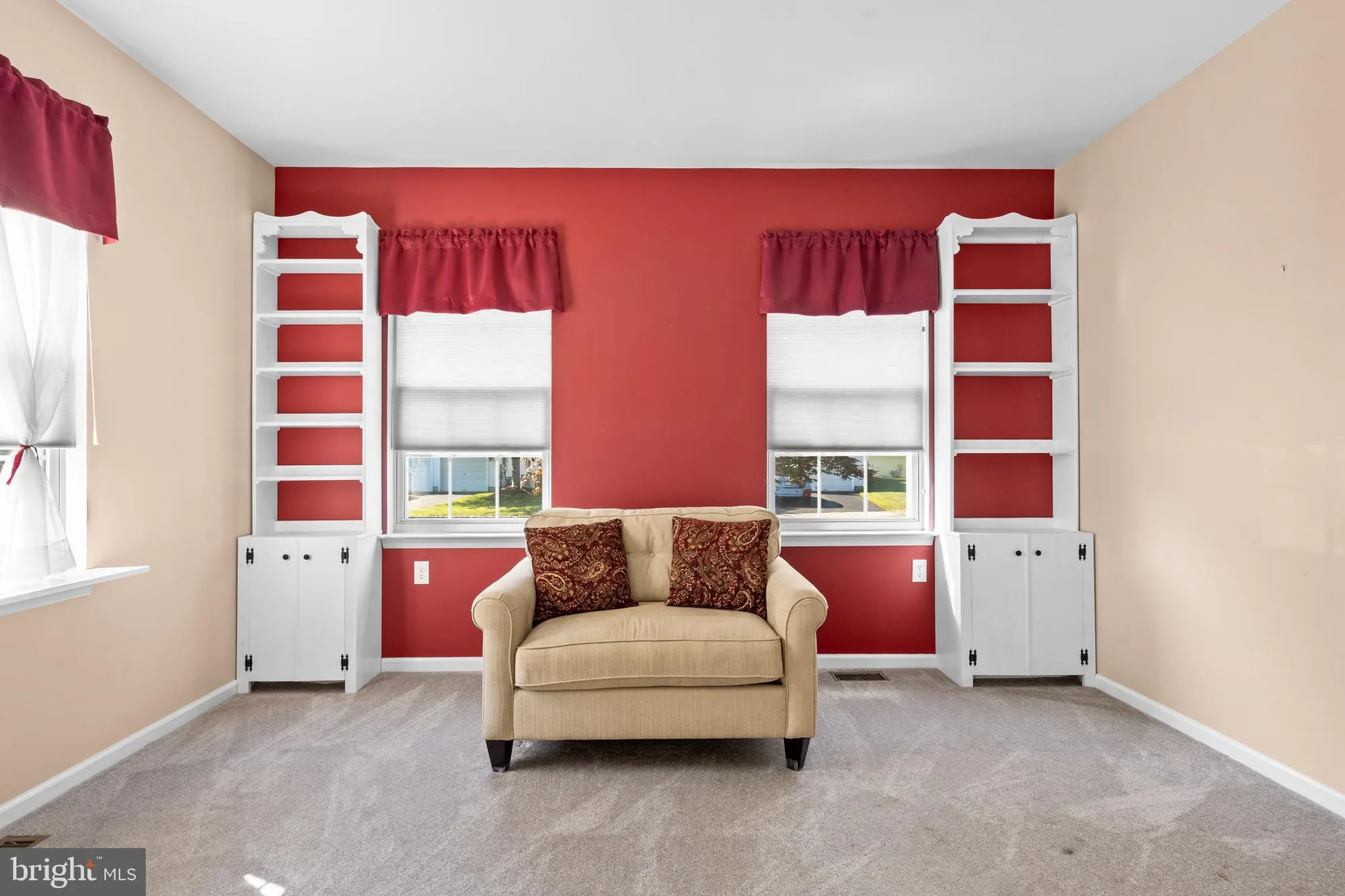 Property Slideshow image 5 of 37 | 24 tupelo ln, Langhorne, PA, 19047