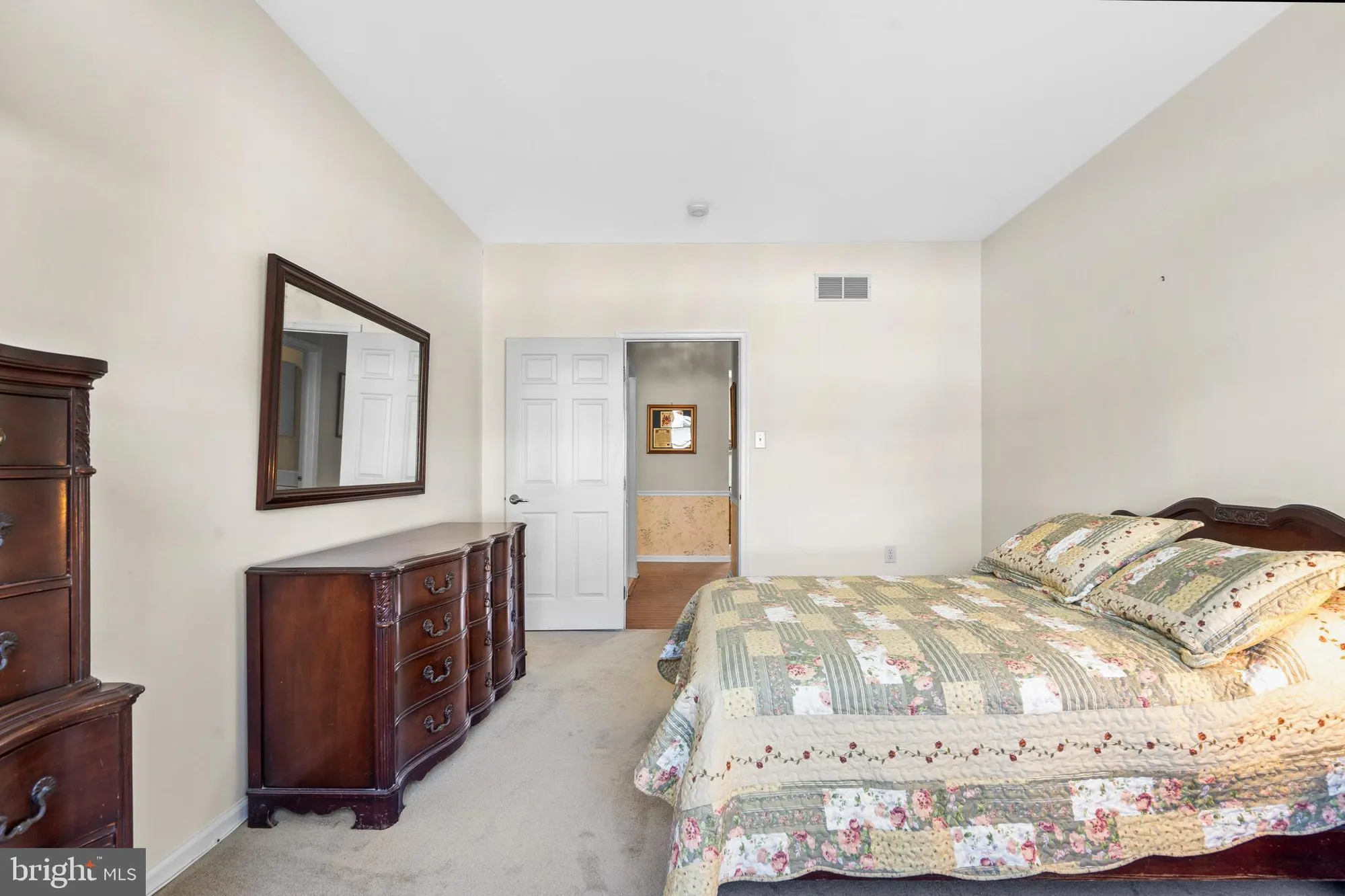Property Slideshow image 12 of 37 | 24 tupelo ln, Langhorne, PA, 19047