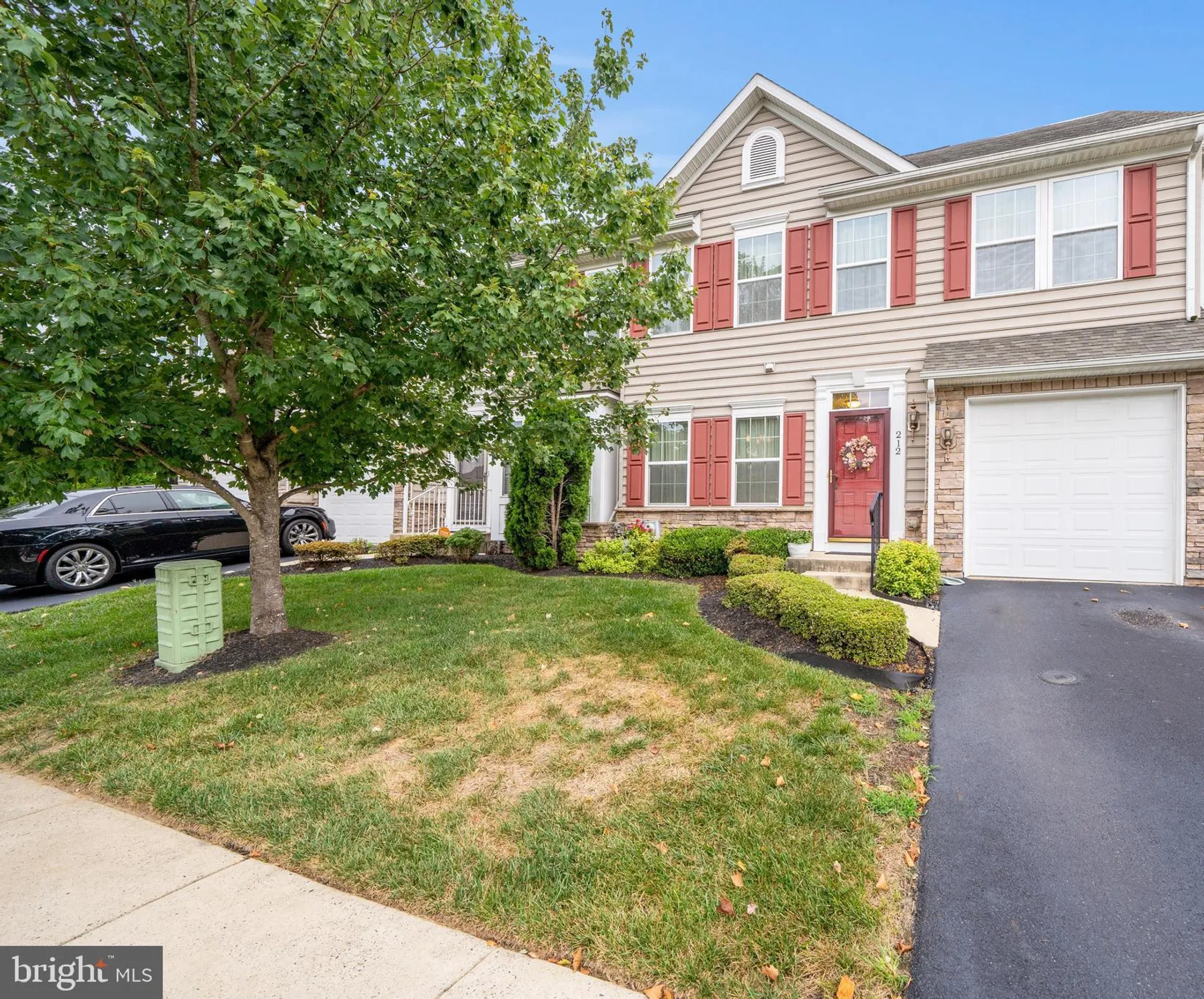 Property Slideshow image 2 of 40 | 212 anita ct, Newark, DE, 19702