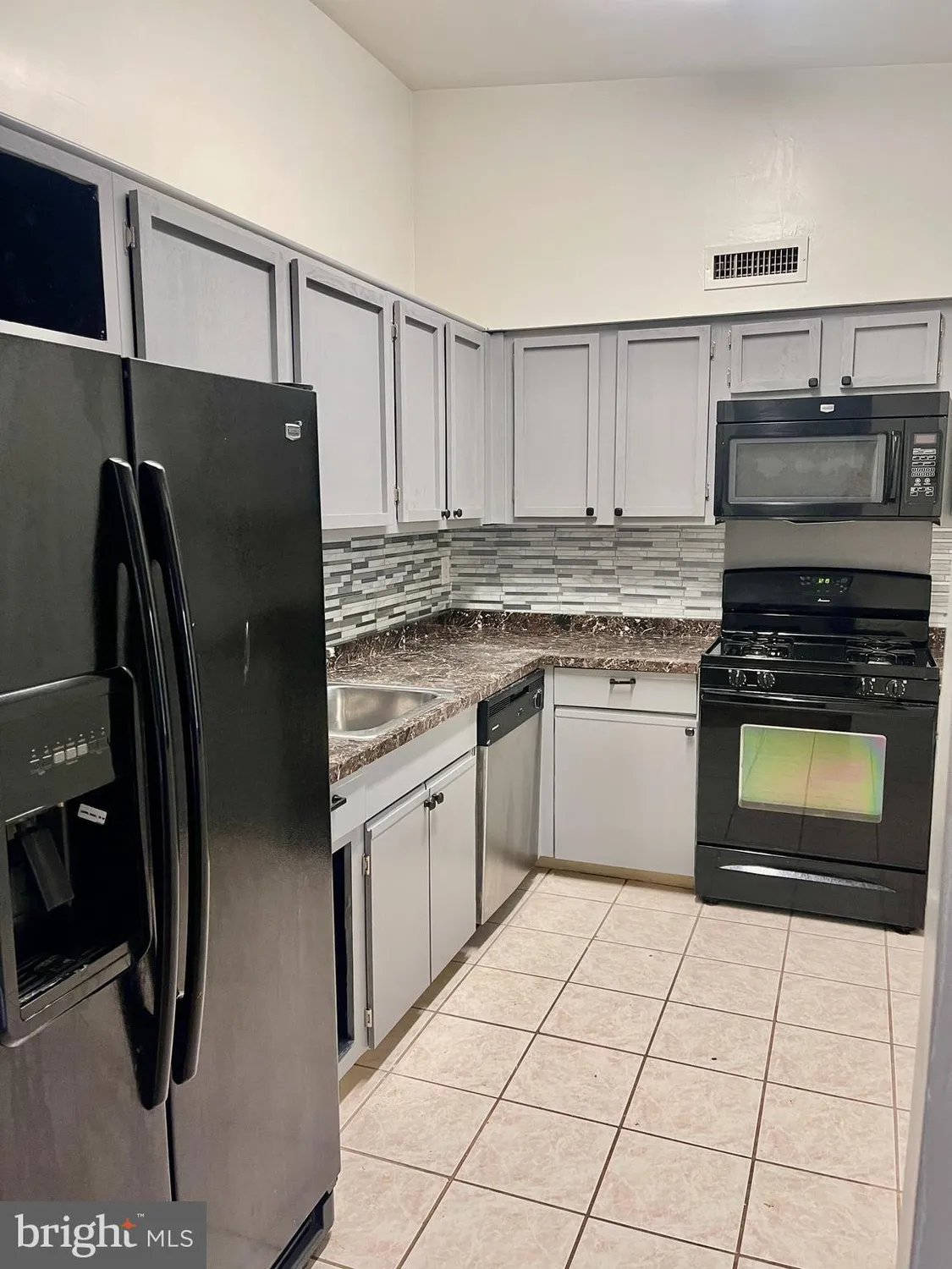 Property Slideshow image 12 of 49 | 60201 delaire landing rd # 201, Philadelphia, PA, 19114