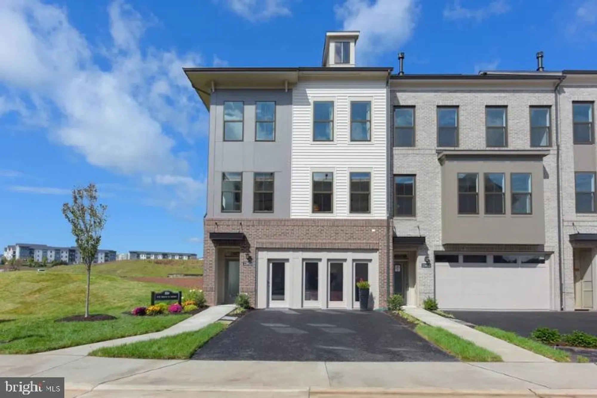 Property Slideshow image 1 of 23 | 42972 truman ter, Ashburn, VA, 20148