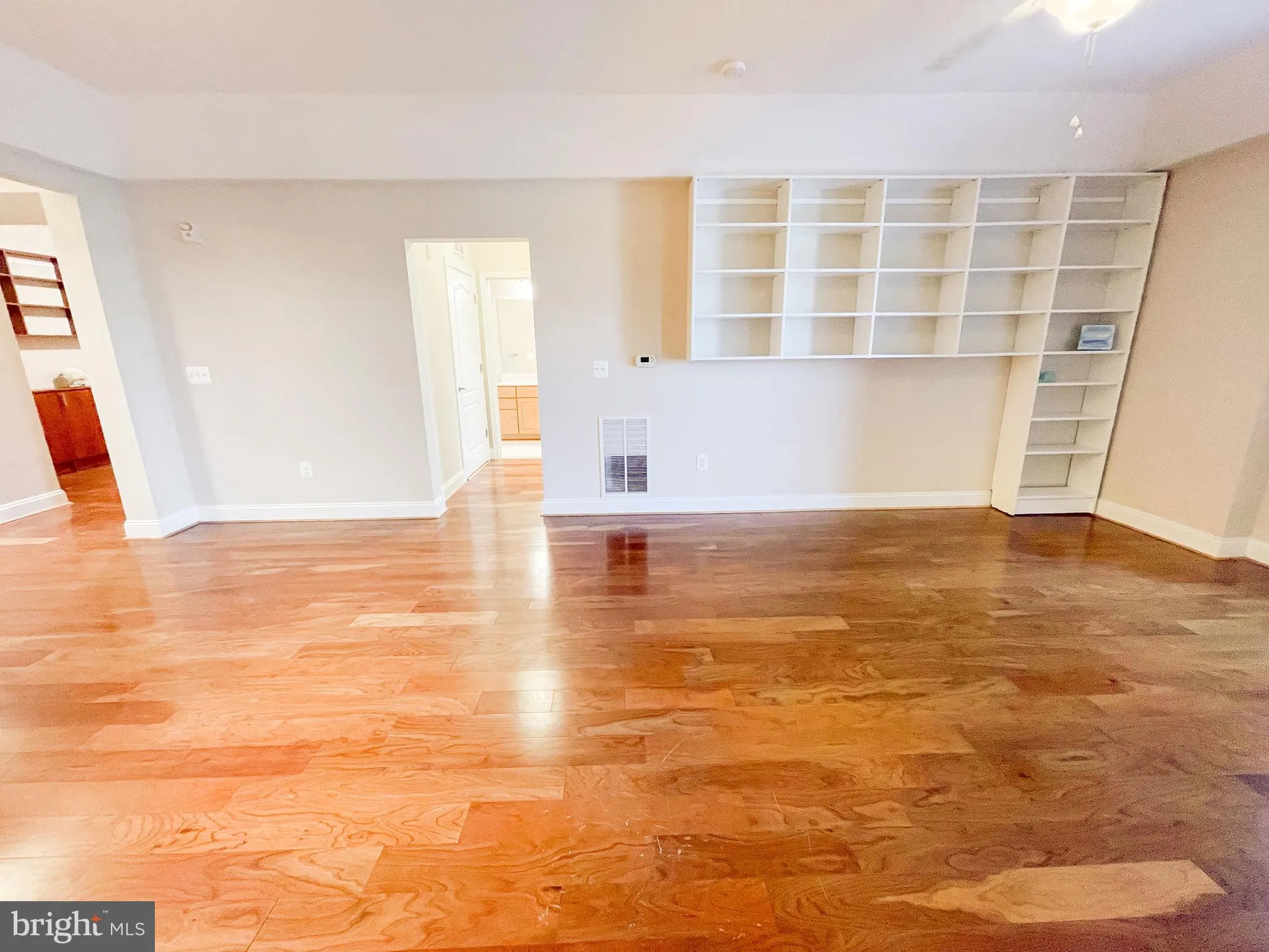 Property Slideshow image 22 of 54 | 8612 wintergreen ct 105, Odenton, MD, 21113