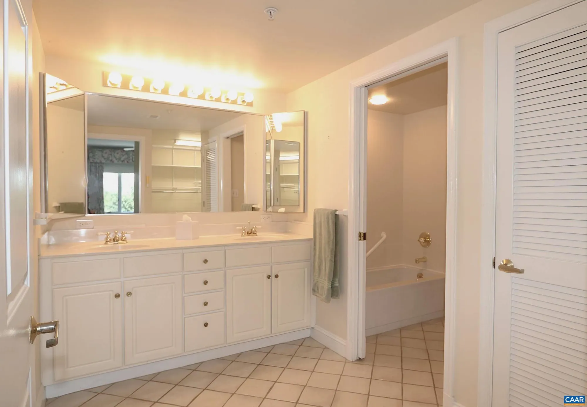 Property Slideshow image 17 of 38 | 500 crestwood dr 2306, Charlottesville, VA, 22903