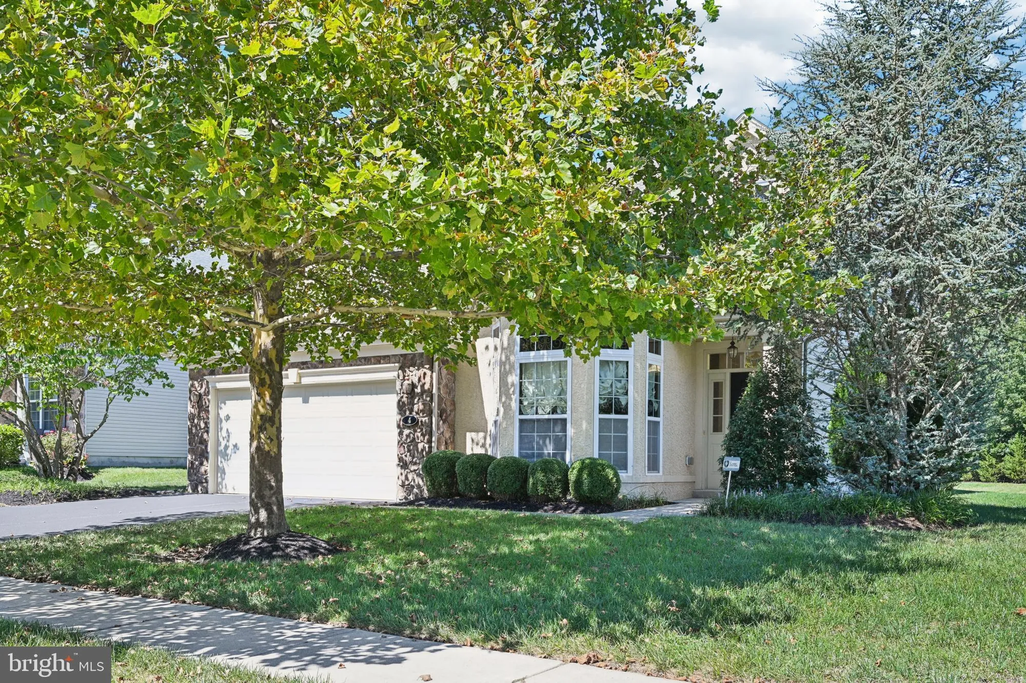 Property Slideshow image 5 of 57 | 4 woodcrest ct, Berlin, NJ, 08009