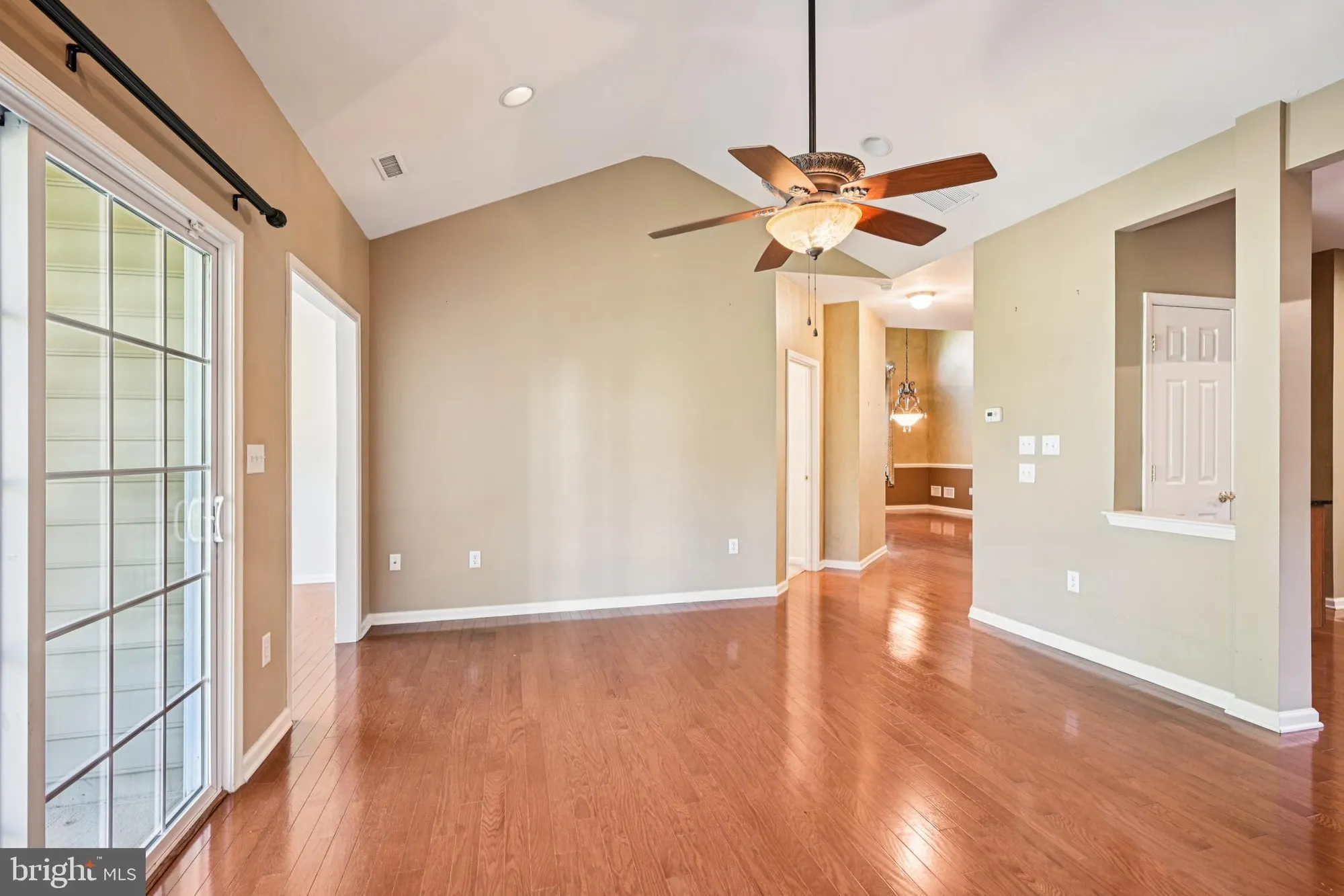 Property Slideshow image 14 of 57 | 4 woodcrest ct, Berlin, NJ, 08009