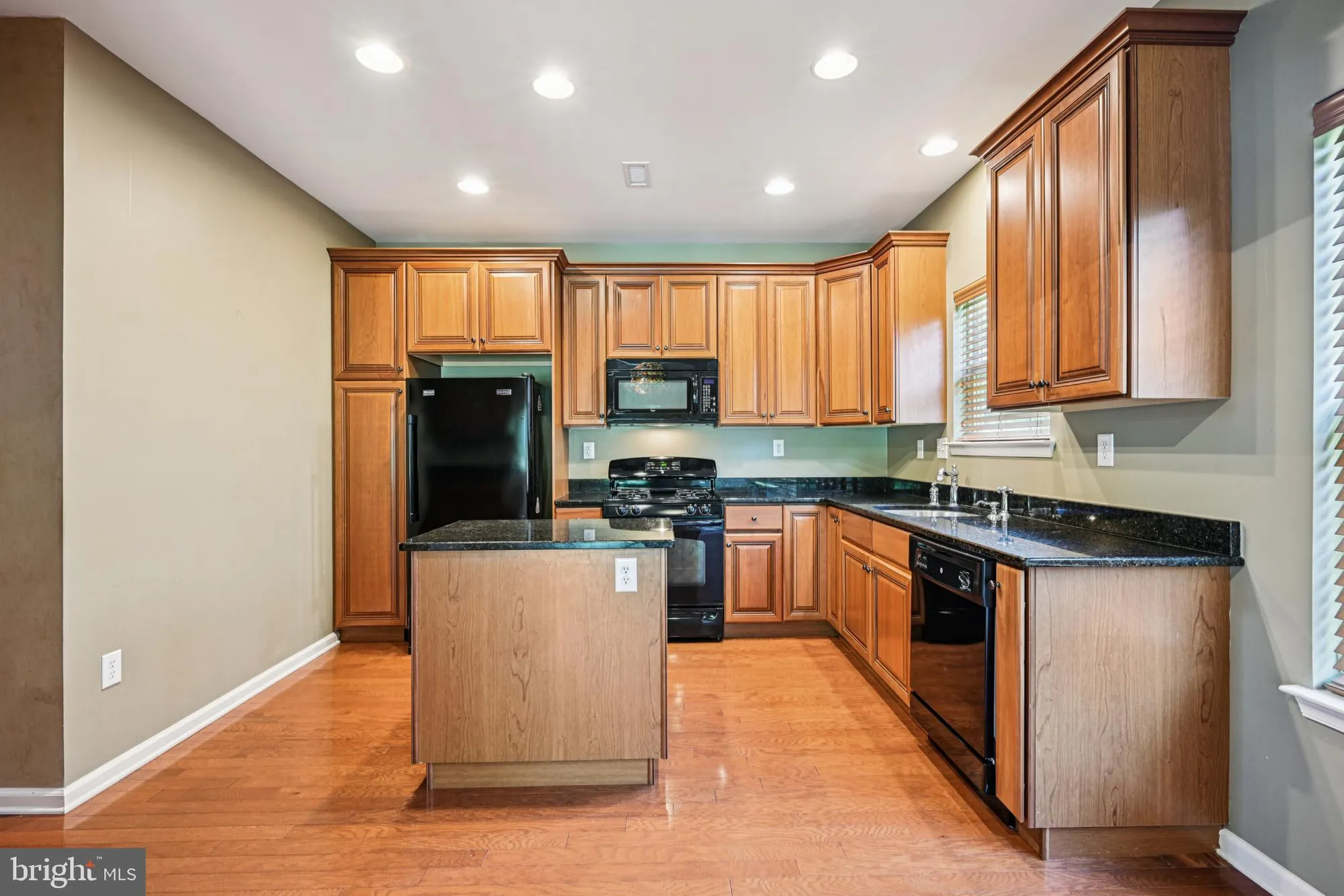 Property Slideshow image 20 of 57 | 4 woodcrest ct, Berlin, NJ, 08009