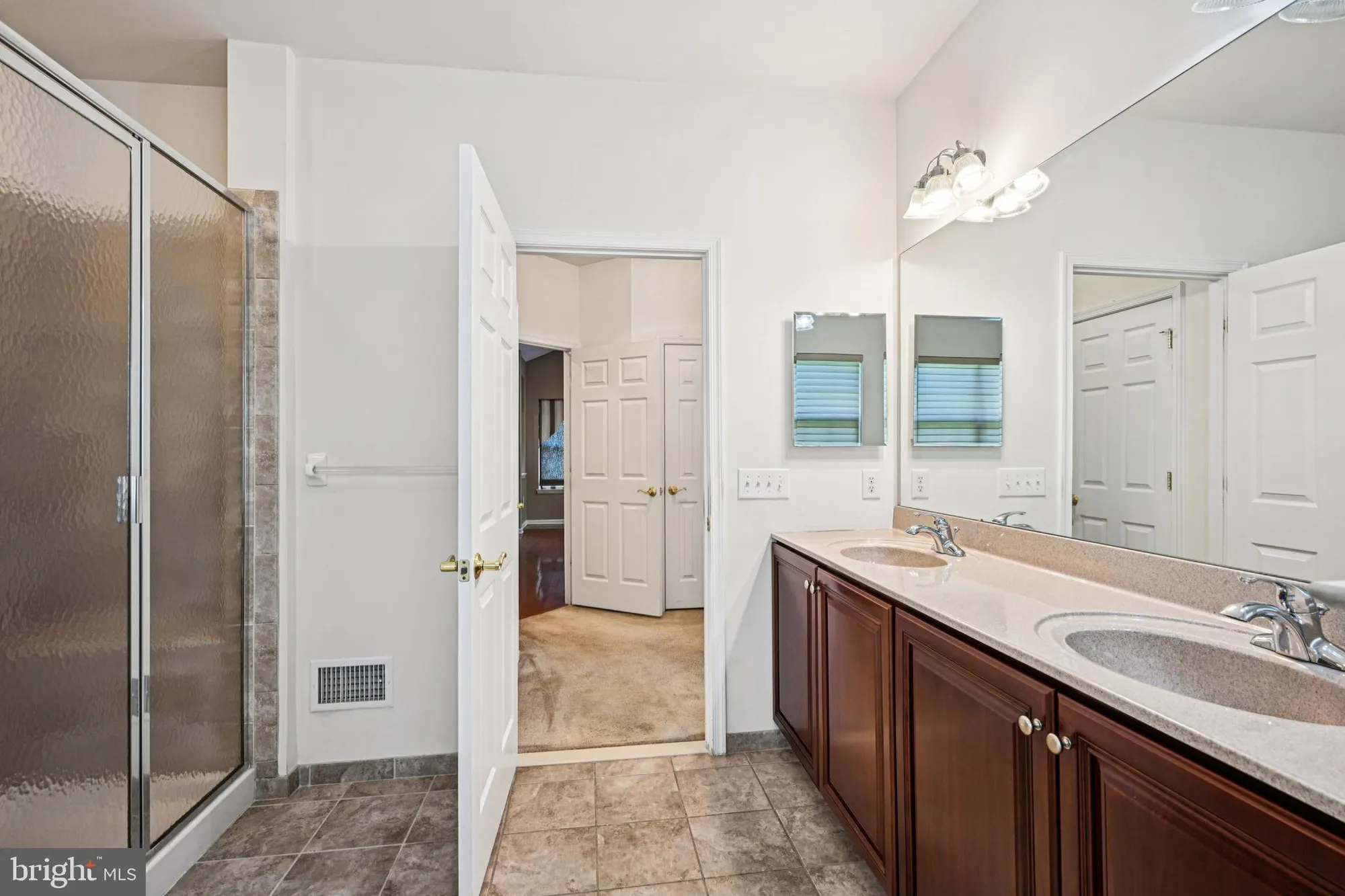 Property Slideshow image 29 of 57 | 4 woodcrest ct, Berlin, NJ, 08009