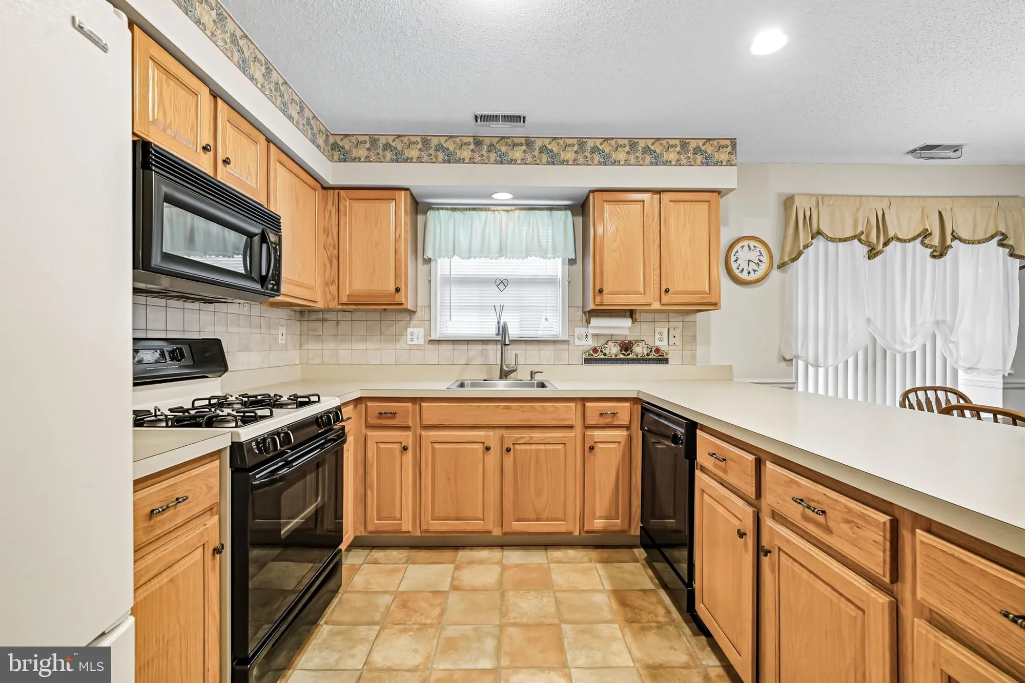 Property Slideshow image 11 of 25 | 624 riviera dr, Williamstown, NJ, 08094