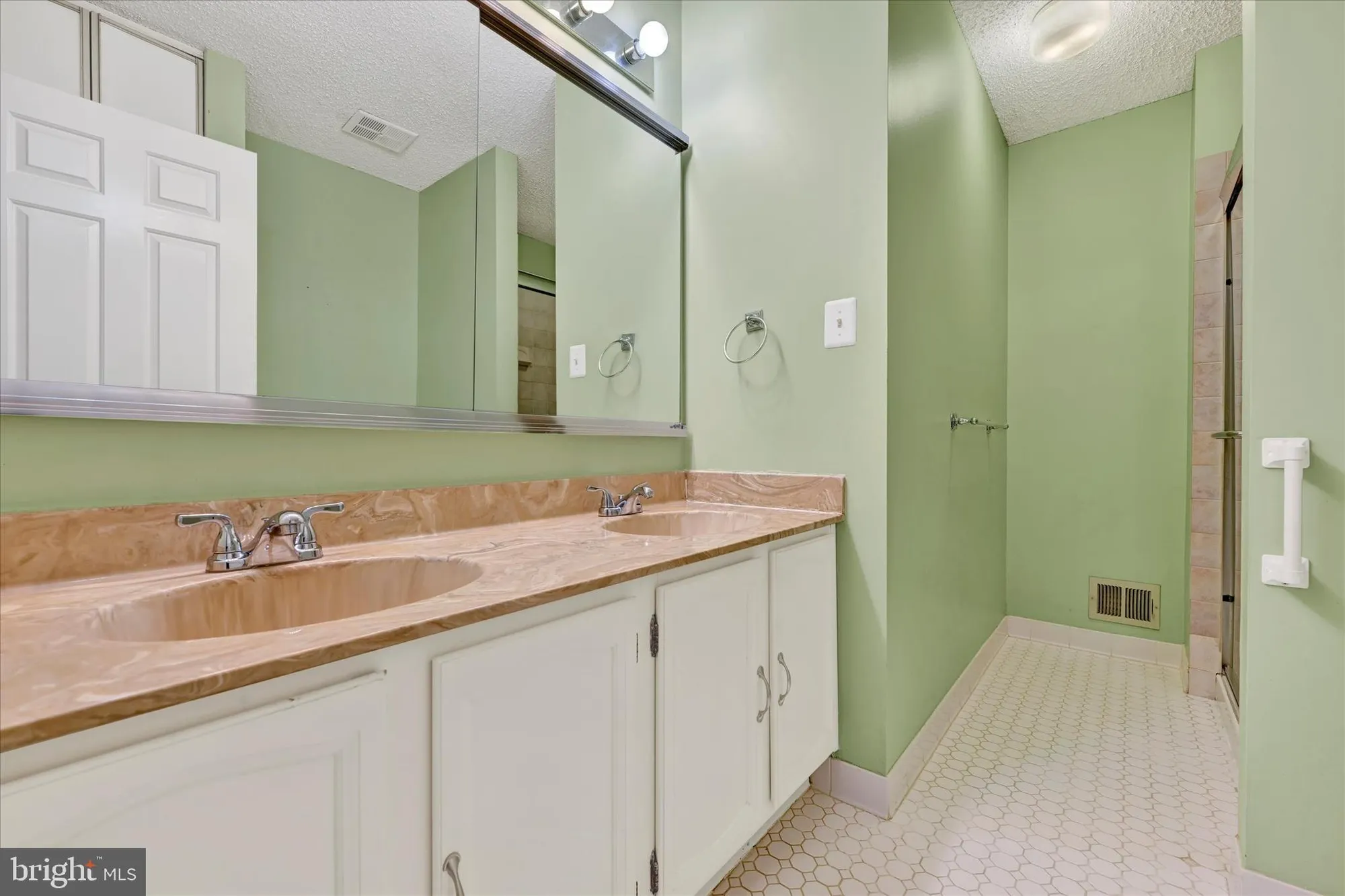 Property Slideshow image 26 of 85 | 1012 mastline dr, Annapolis, MD, 21401