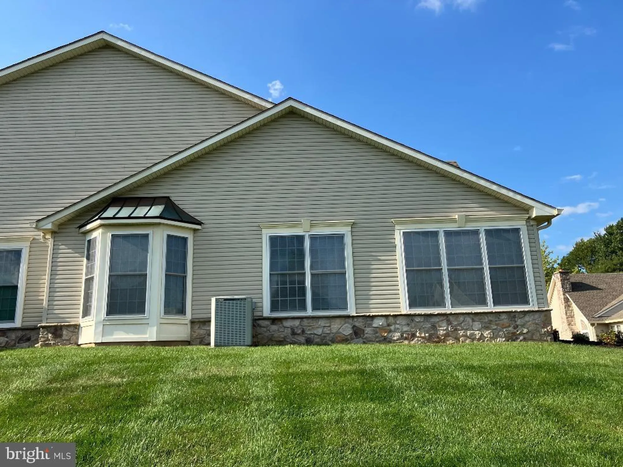 Property Slideshow image 3 of 40 | 213 sugarberry ln, Langhorne, PA, 19047