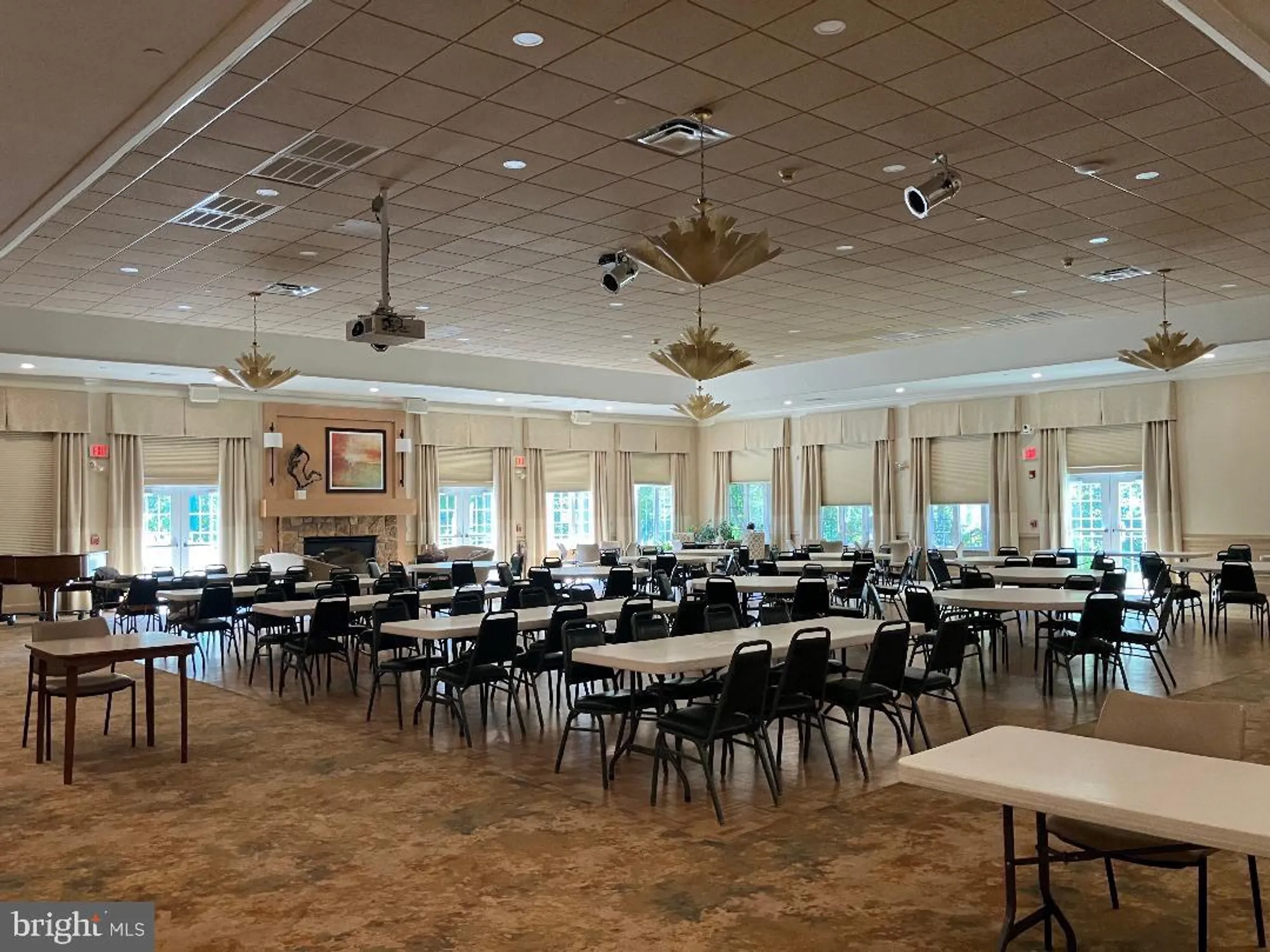 Property Slideshow image 27 of 40 | 213 sugarberry ln, Langhorne, PA, 19047