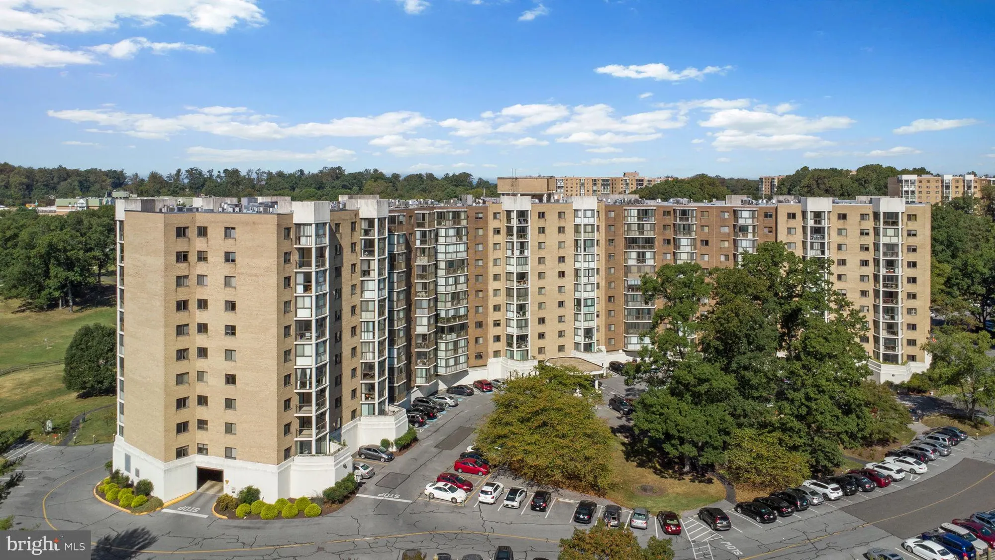 Property Slideshow image 1 of 36 | 15101 interlachen dr 1-1022, Silver Spring, MD, 20906