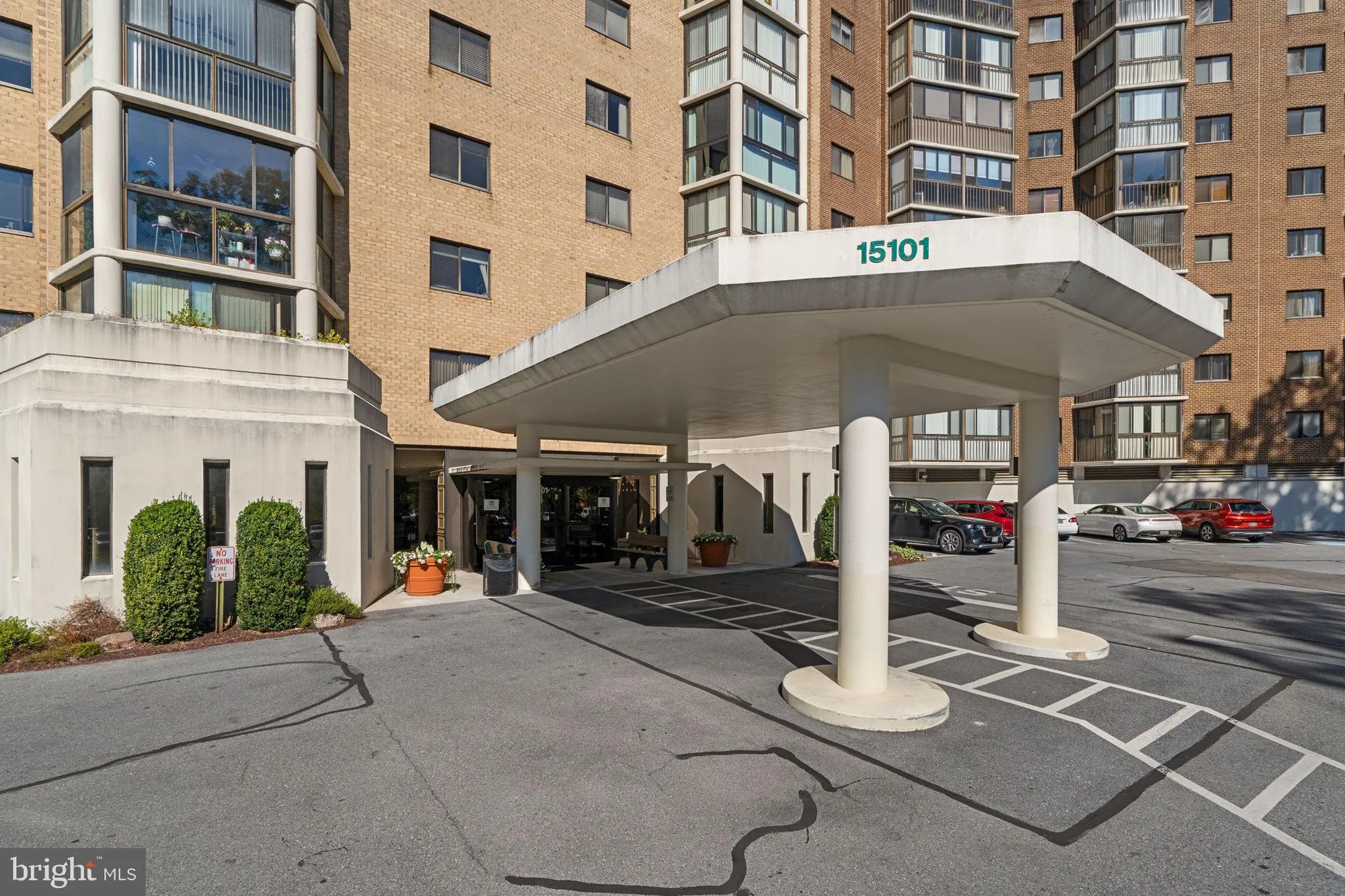 Property Slideshow image 2 of 36 | 15101 interlachen dr 1-1022, Silver Spring, MD, 20906