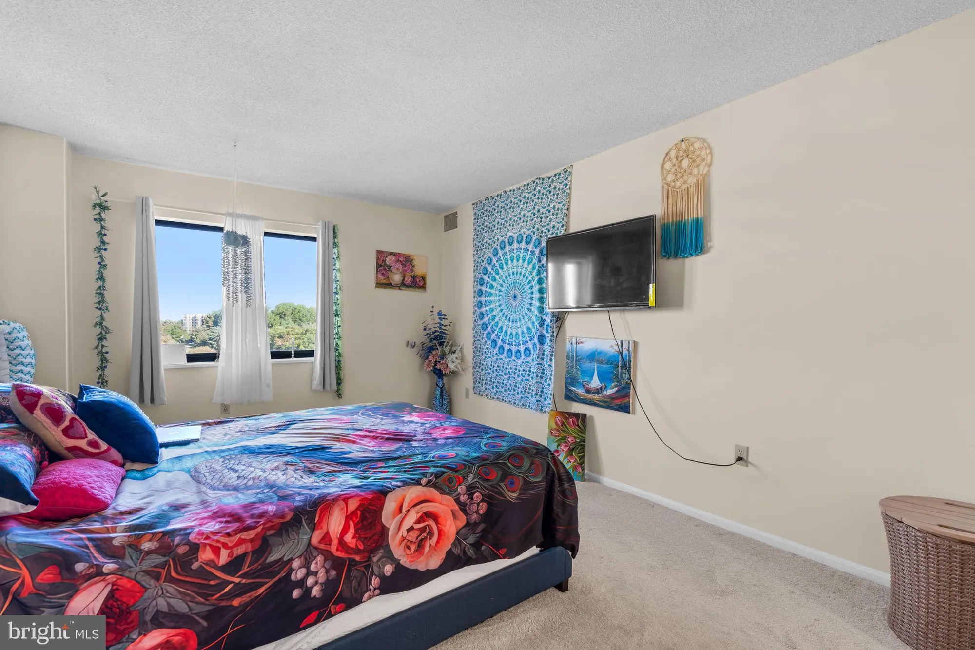 Property Slideshow image 19 of 36 | 15101 interlachen dr 1-1022, Silver Spring, MD, 20906