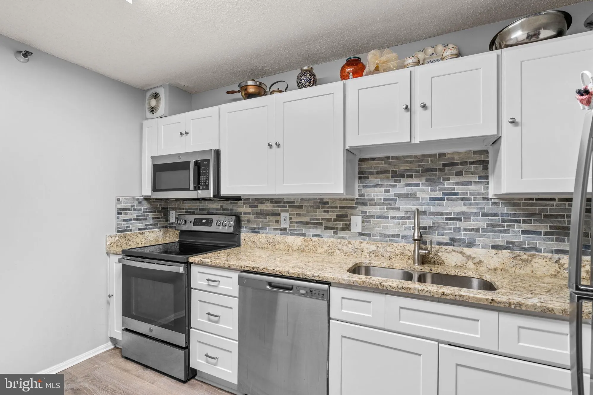 Property Slideshow image 16 of 36 | 15101 interlachen dr 1-1022, Silver Spring, MD, 20906