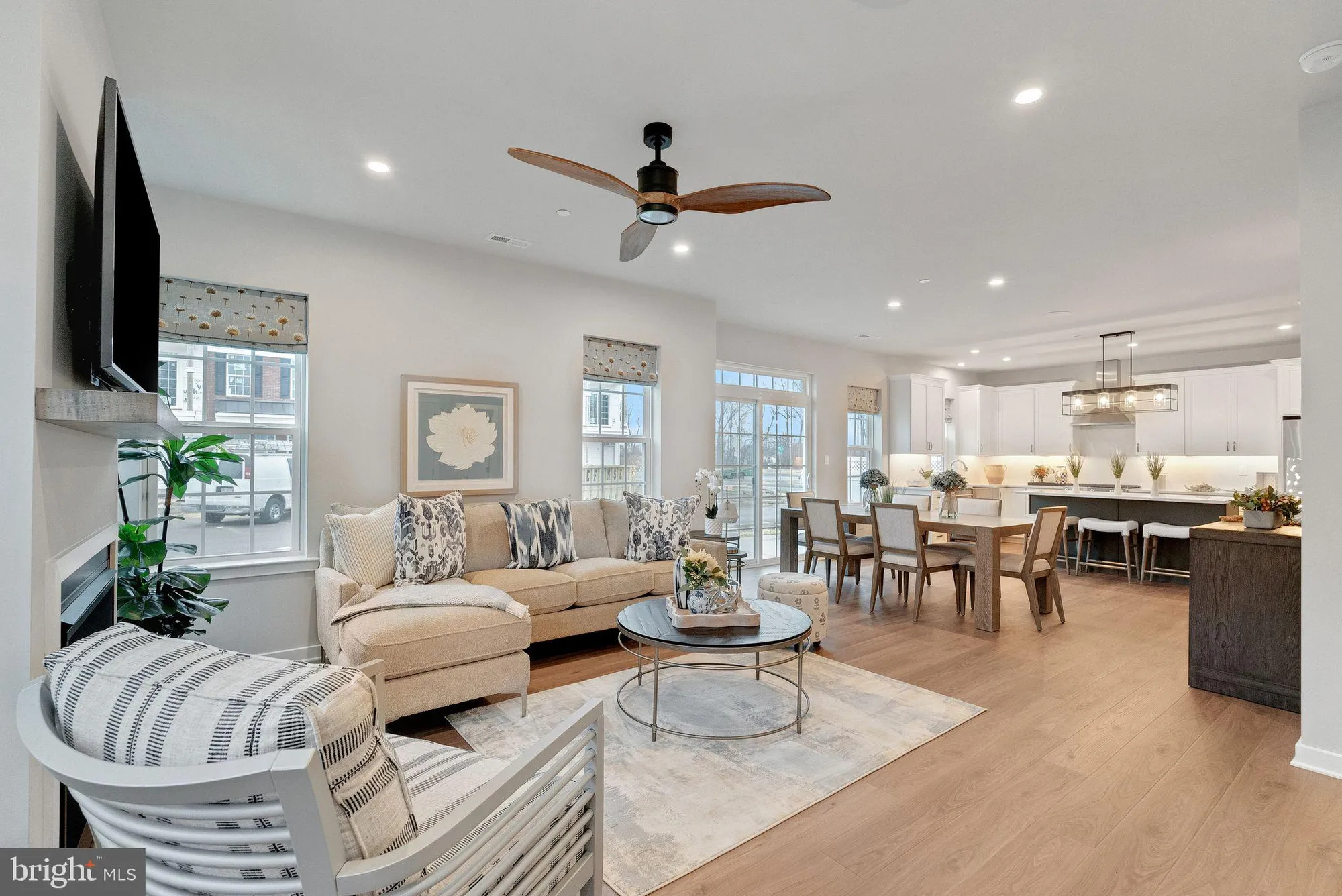 Property Slideshow image 4 of 9 | 55 cedar cir, Levittown, PA, 19055