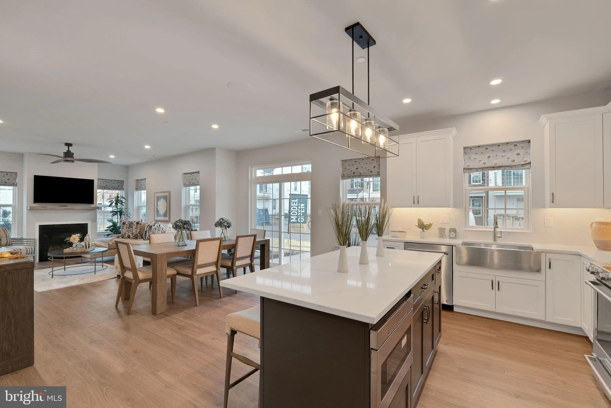 Property Slideshow image 7 of 9 | 55 cedar cir, Levittown, PA, 19055